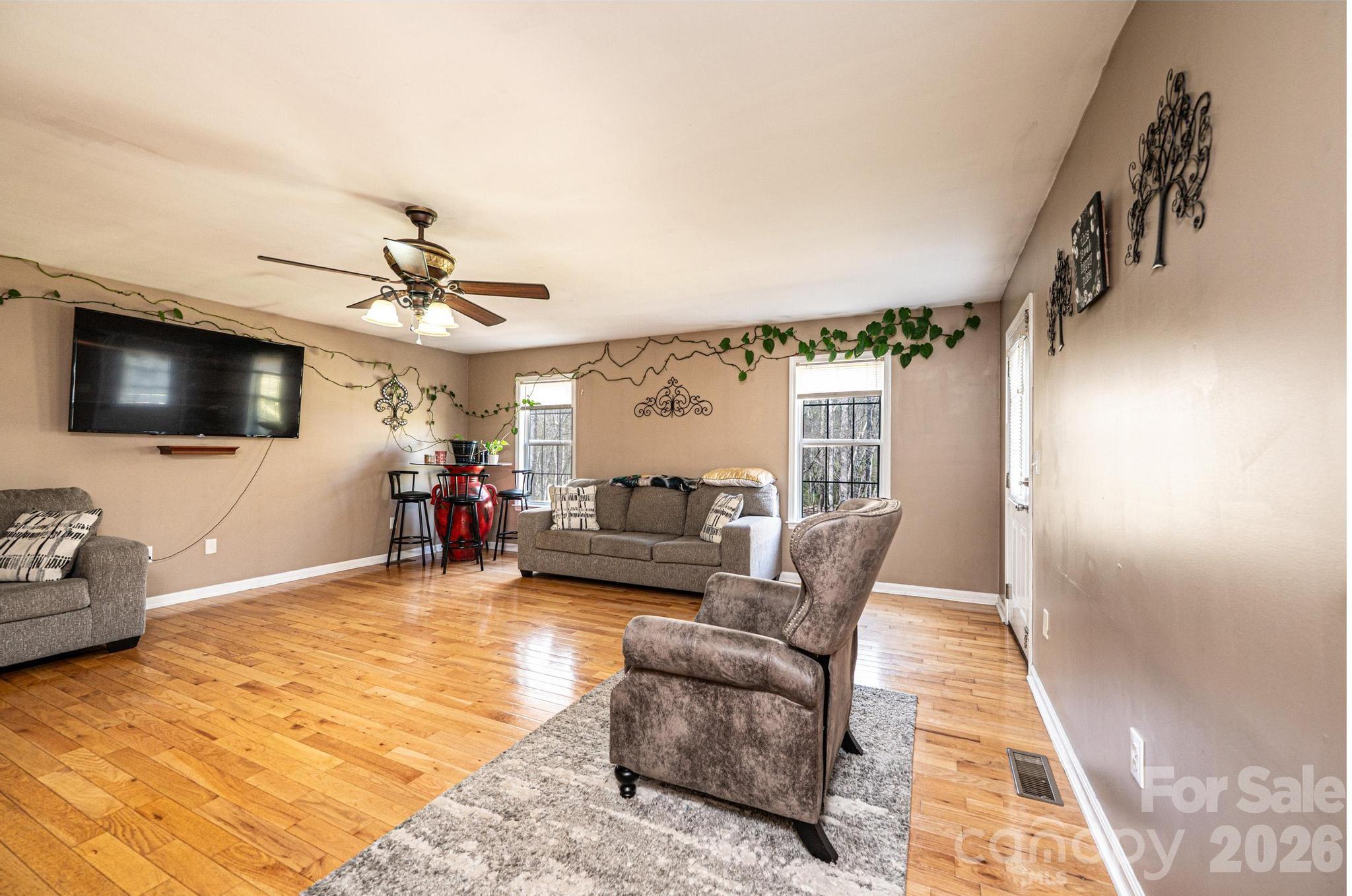 3229 15th Avenue NE — Conover