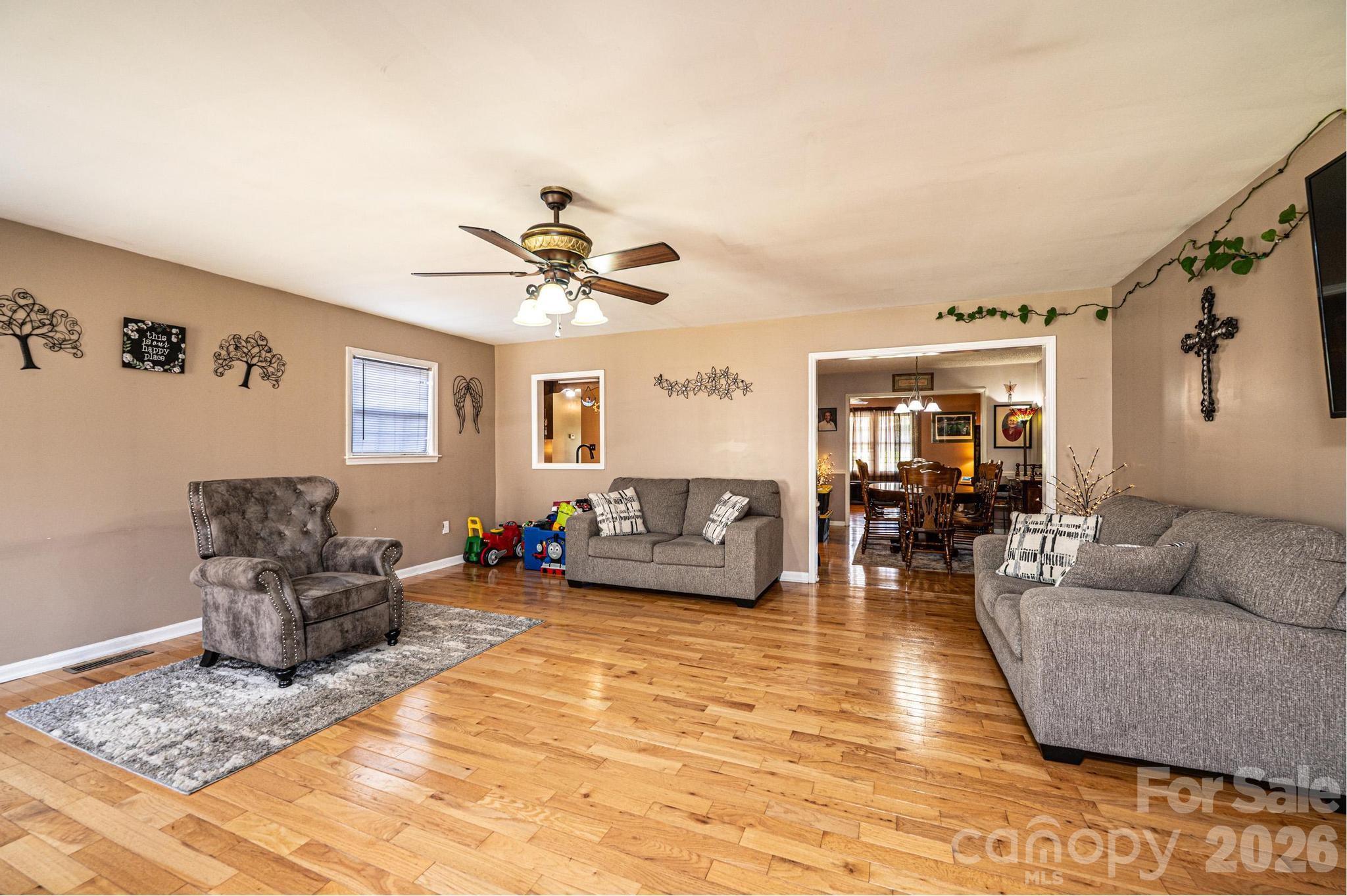3229 15th Avenue NE — Conover