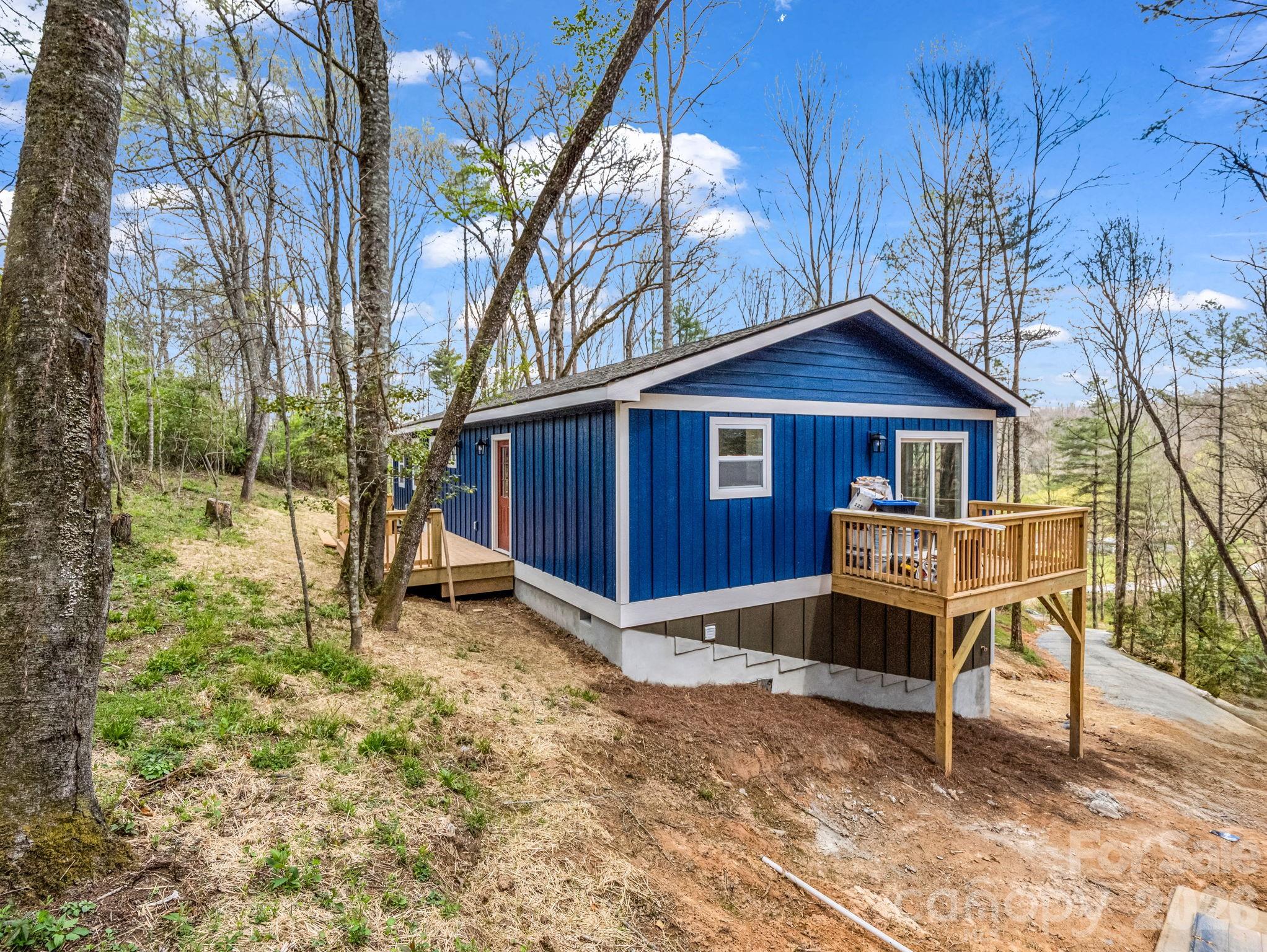 1460 Pickens Highway — Rosman