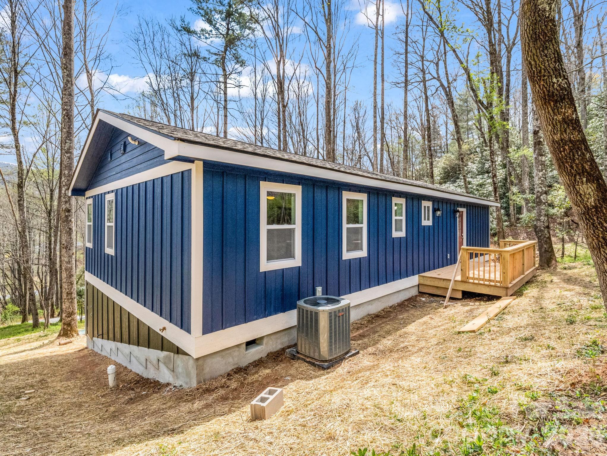 1460 Pickens Highway — Rosman
