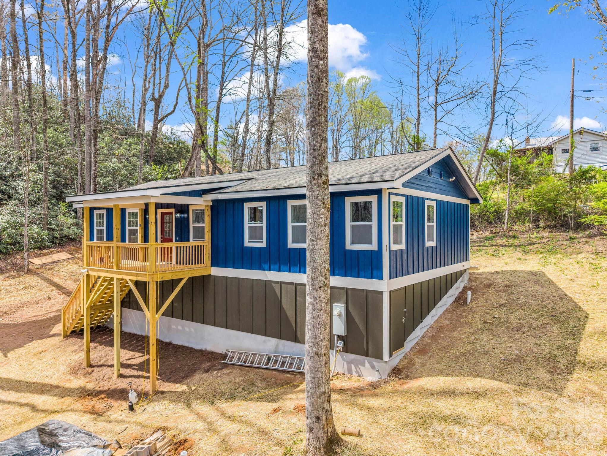 1460 Pickens Highway — Rosman