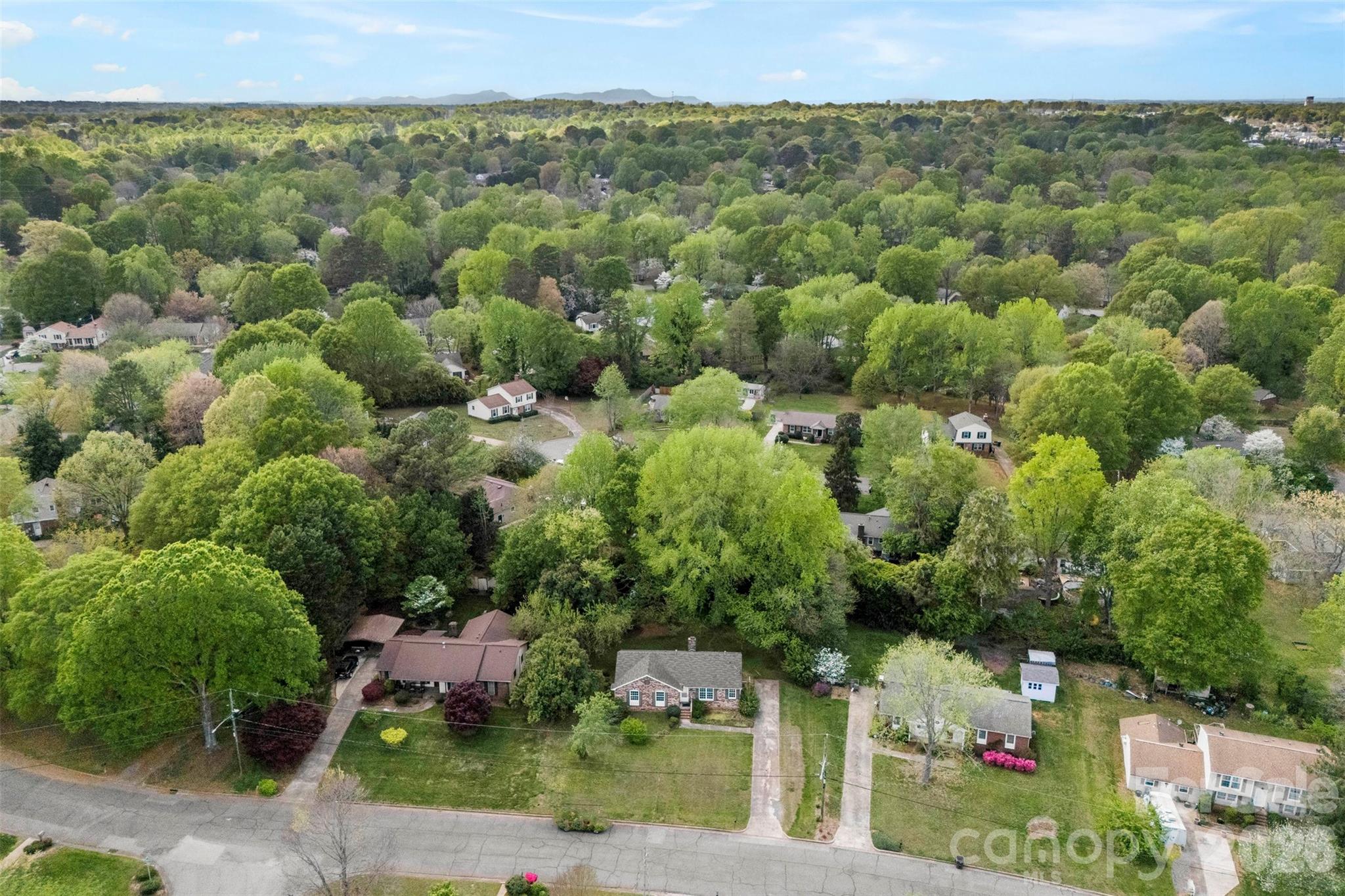 425 Whitethorn Drive — Gastonia