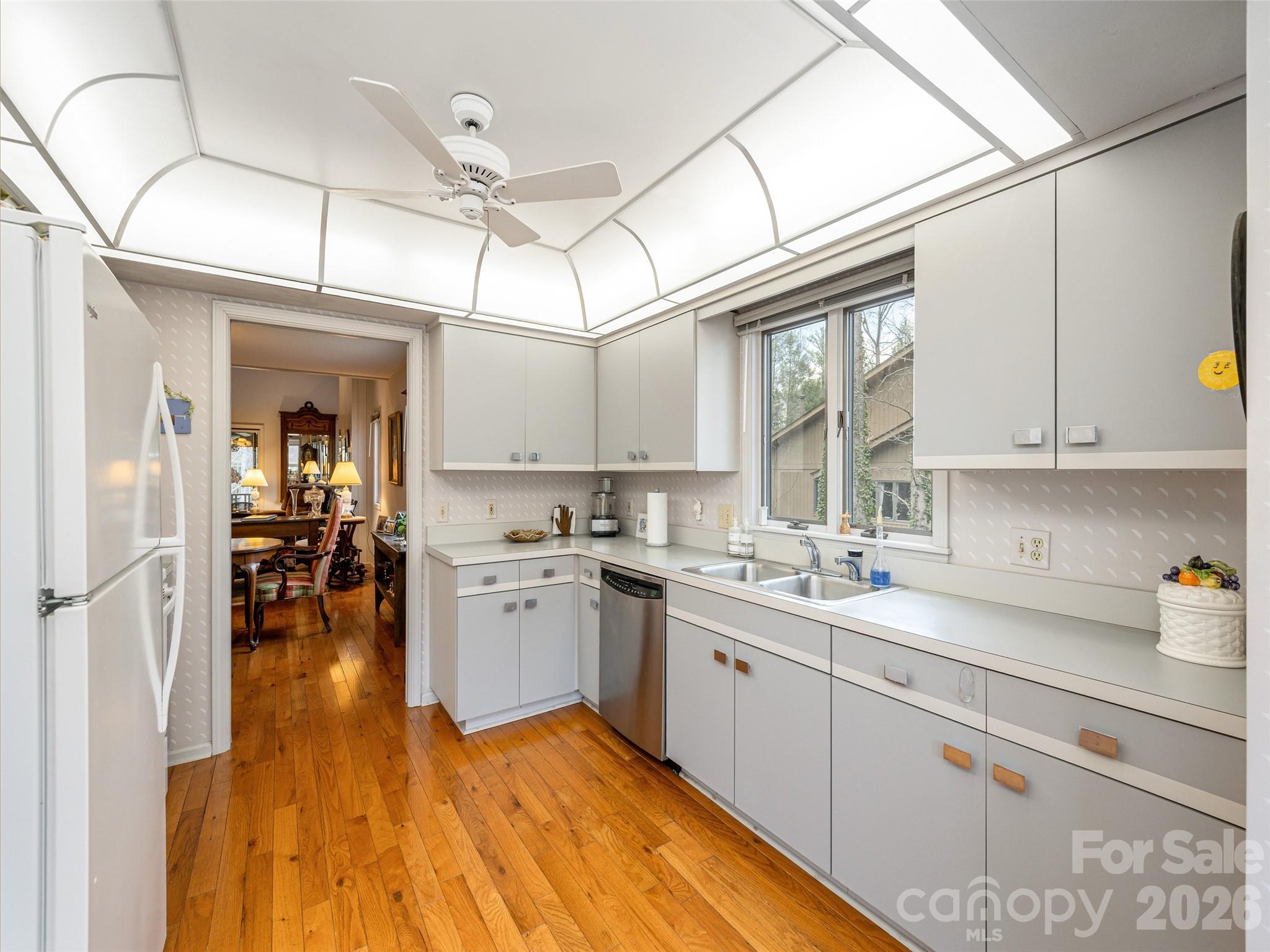 601 Red Oak Drive — Hendersonville