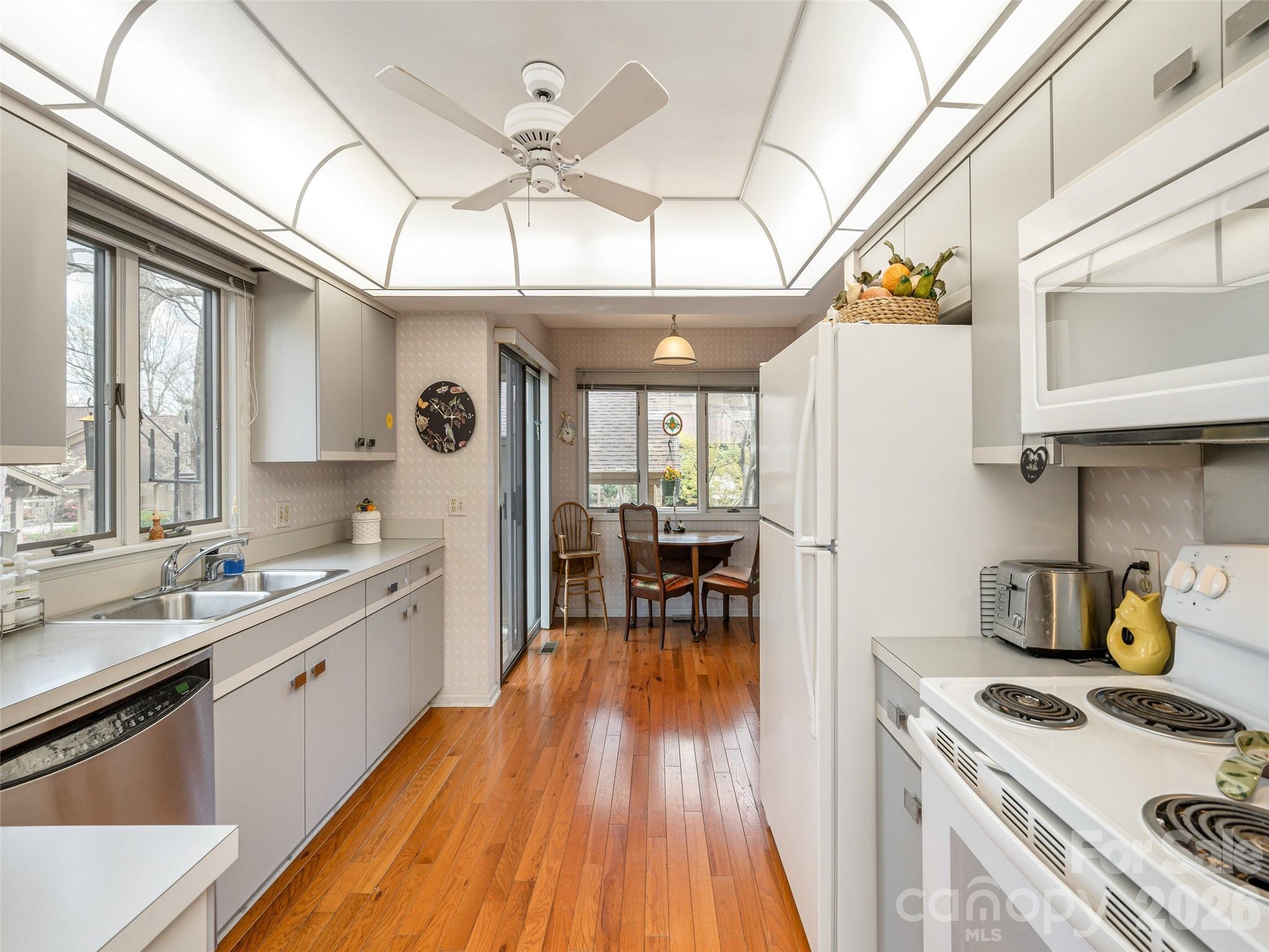 601 Red Oak Drive — Hendersonville