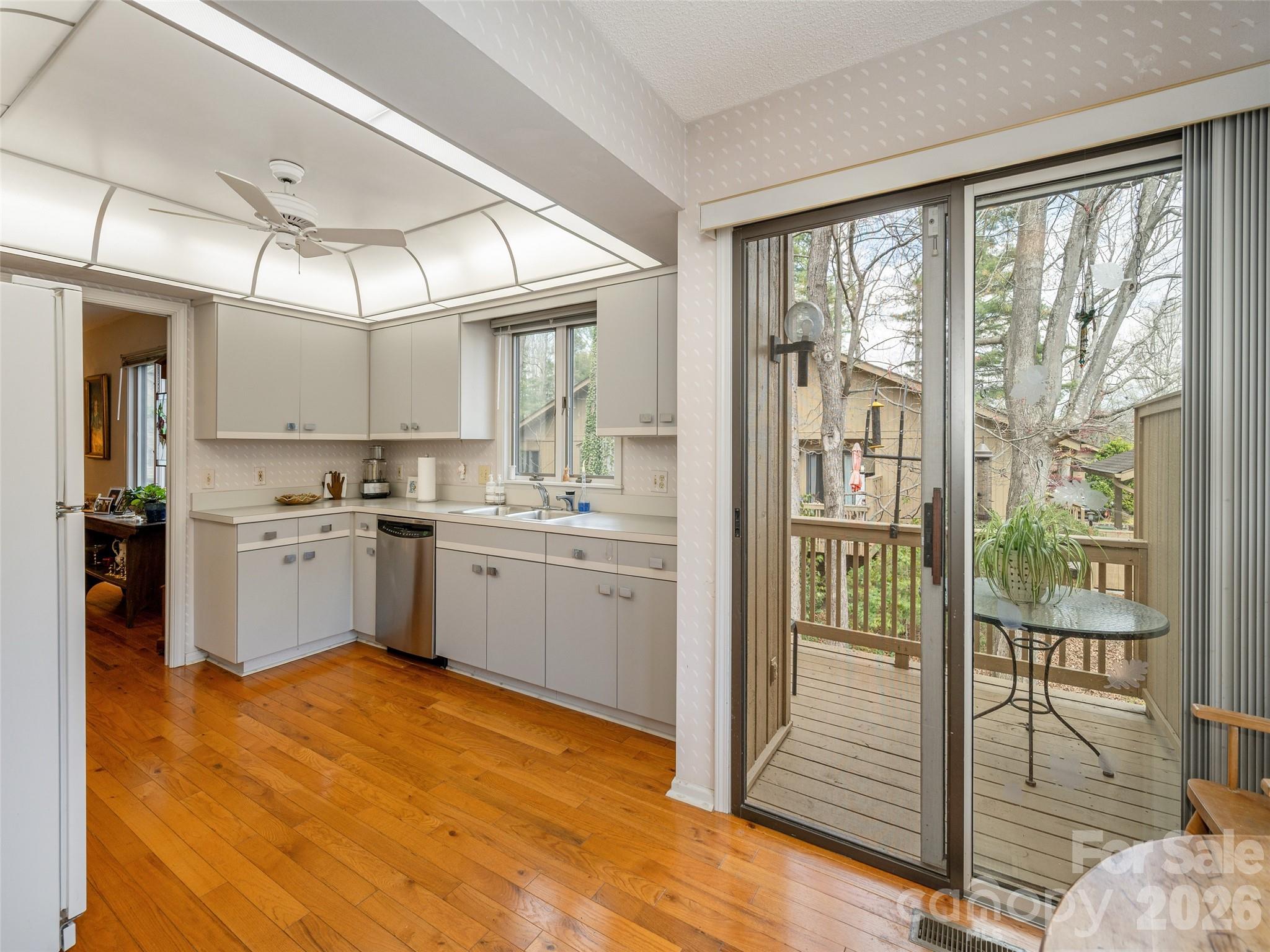 601 Red Oak Drive — Hendersonville
