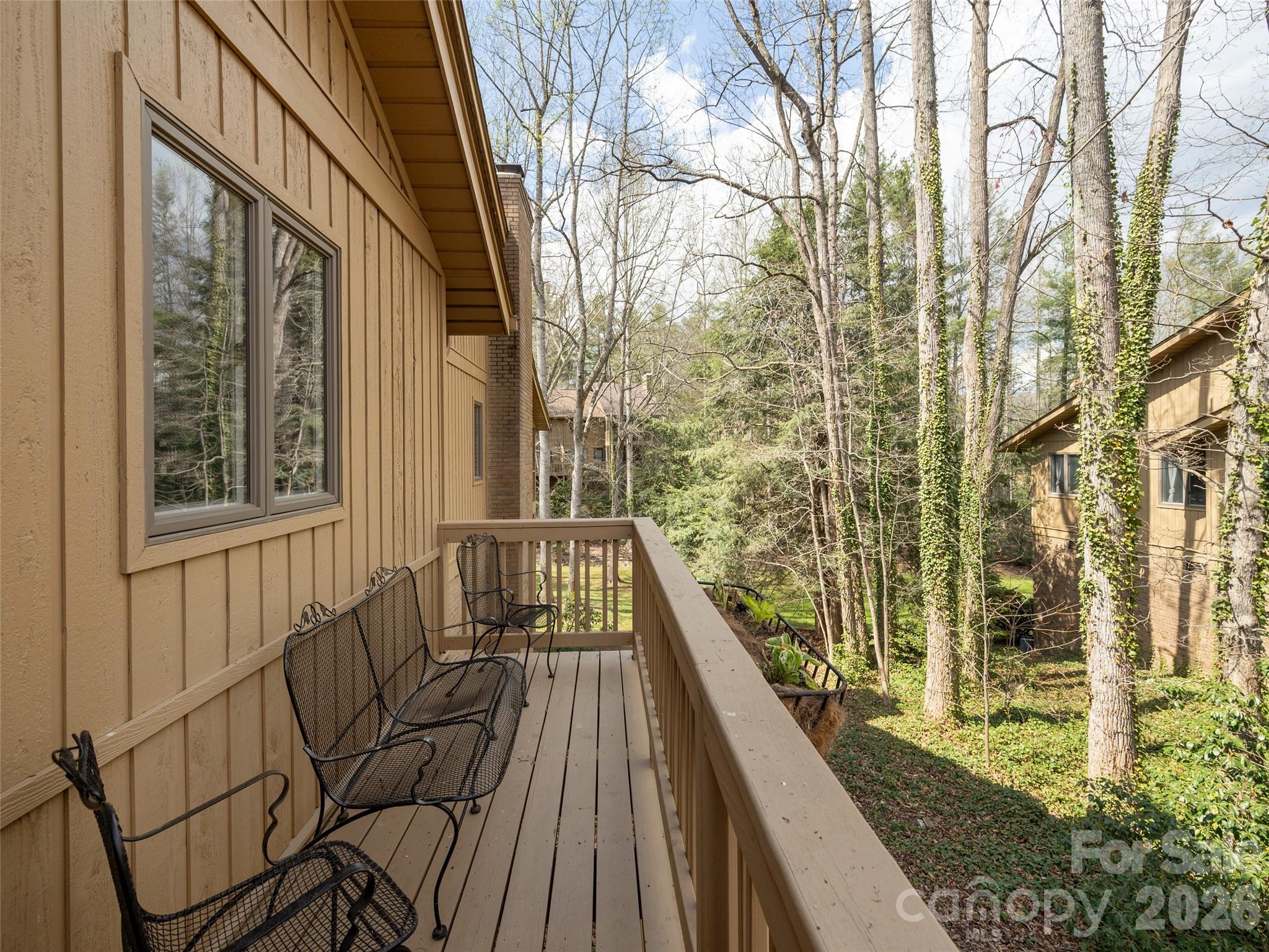 601 Red Oak Drive — Hendersonville