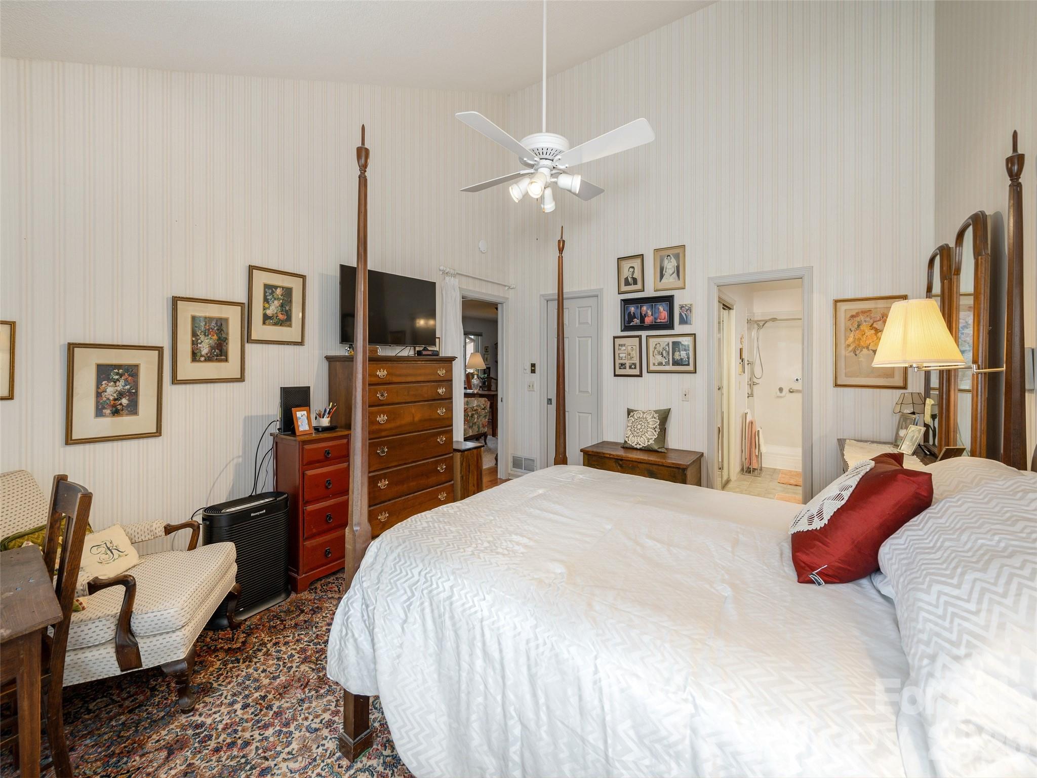 601 Red Oak Drive — Hendersonville