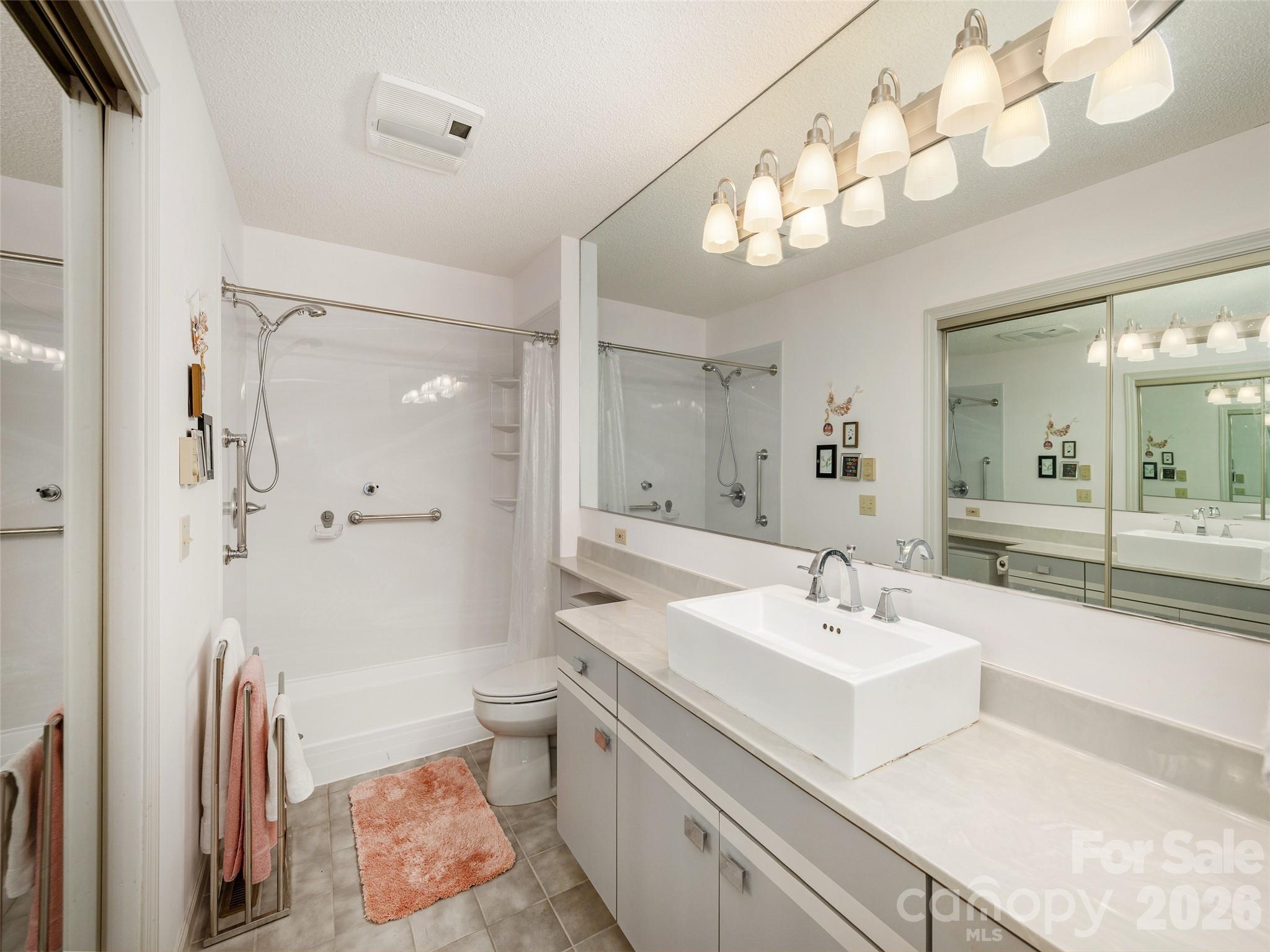 601 Red Oak Drive — Hendersonville