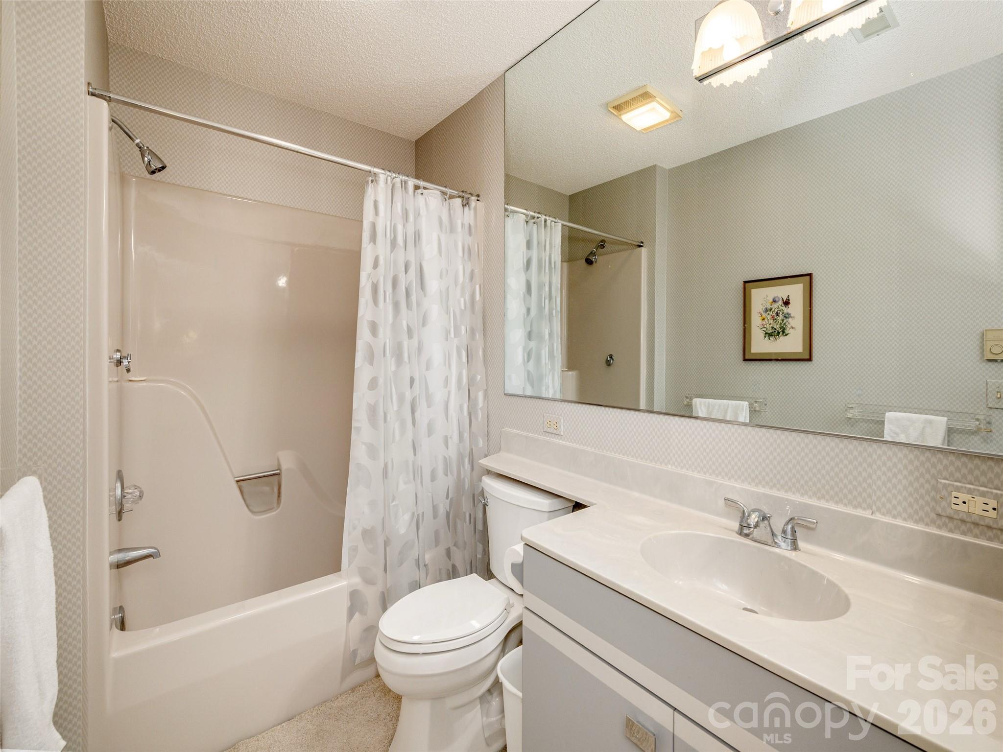 601 Red Oak Drive — Hendersonville