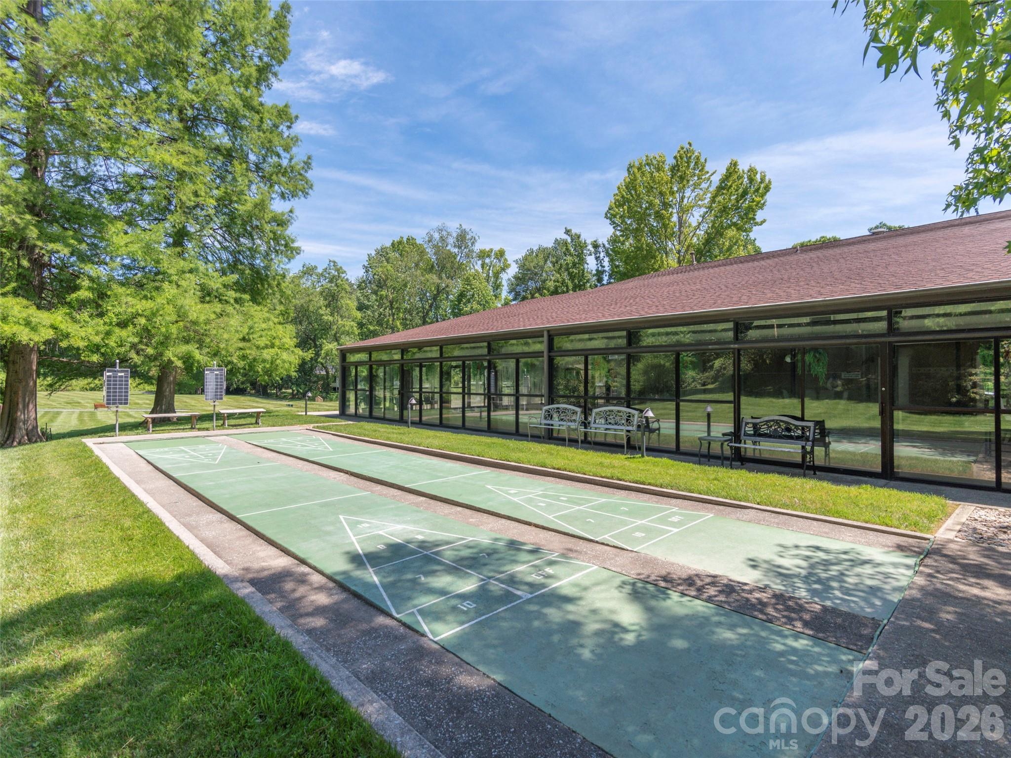 601 Red Oak Drive — Hendersonville