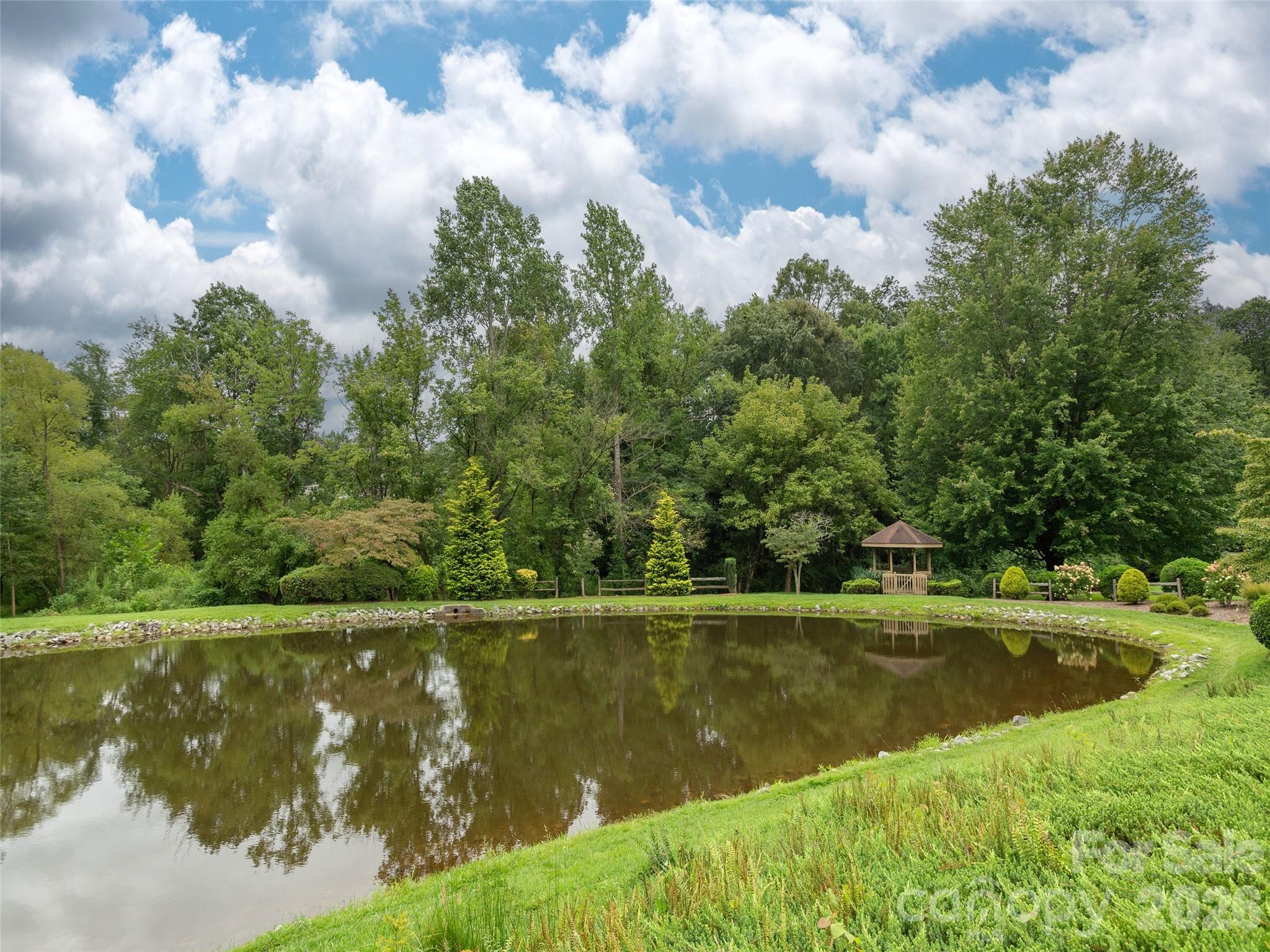 601 Red Oak Drive — Hendersonville