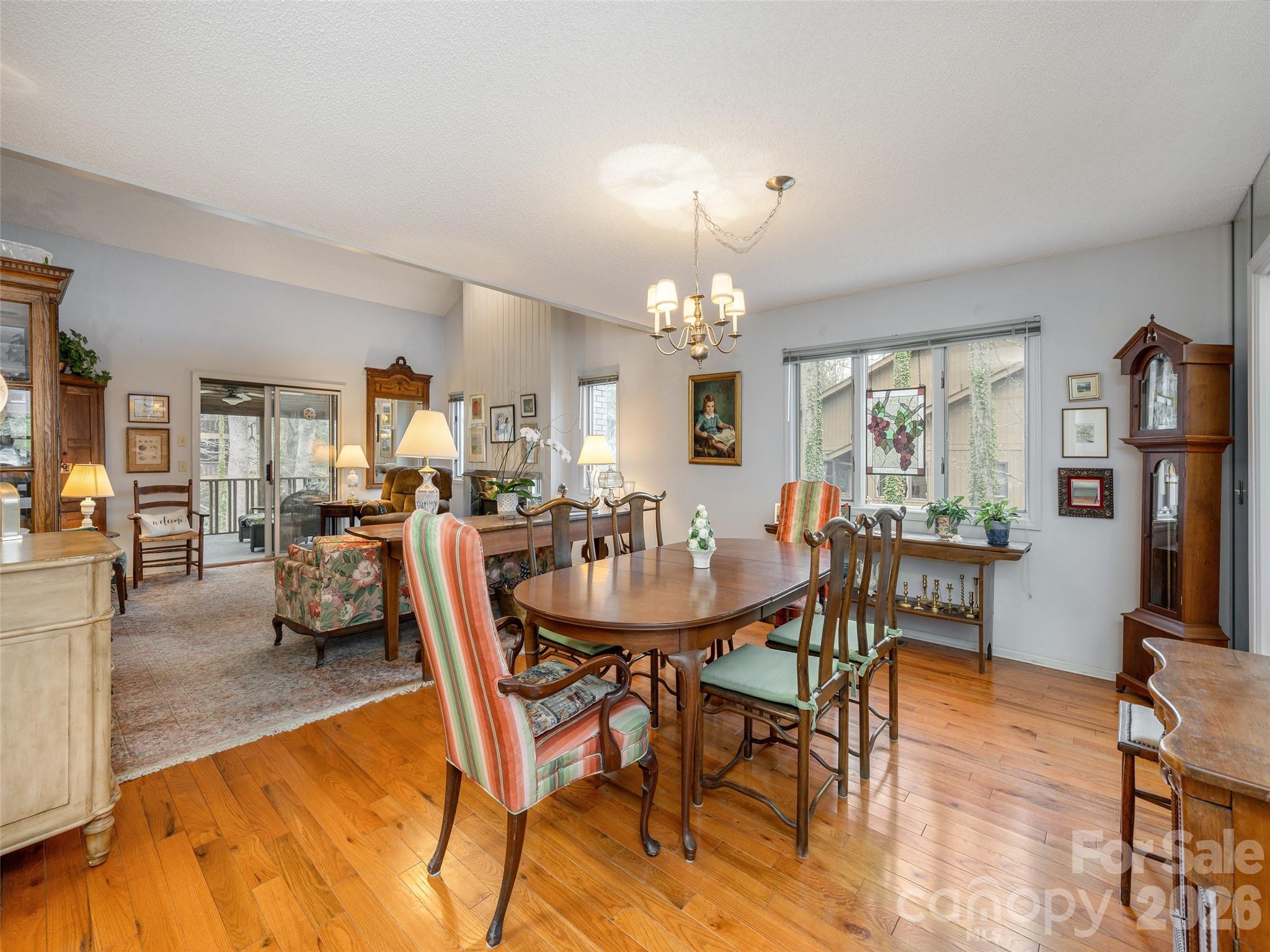 601 Red Oak Drive — Hendersonville
