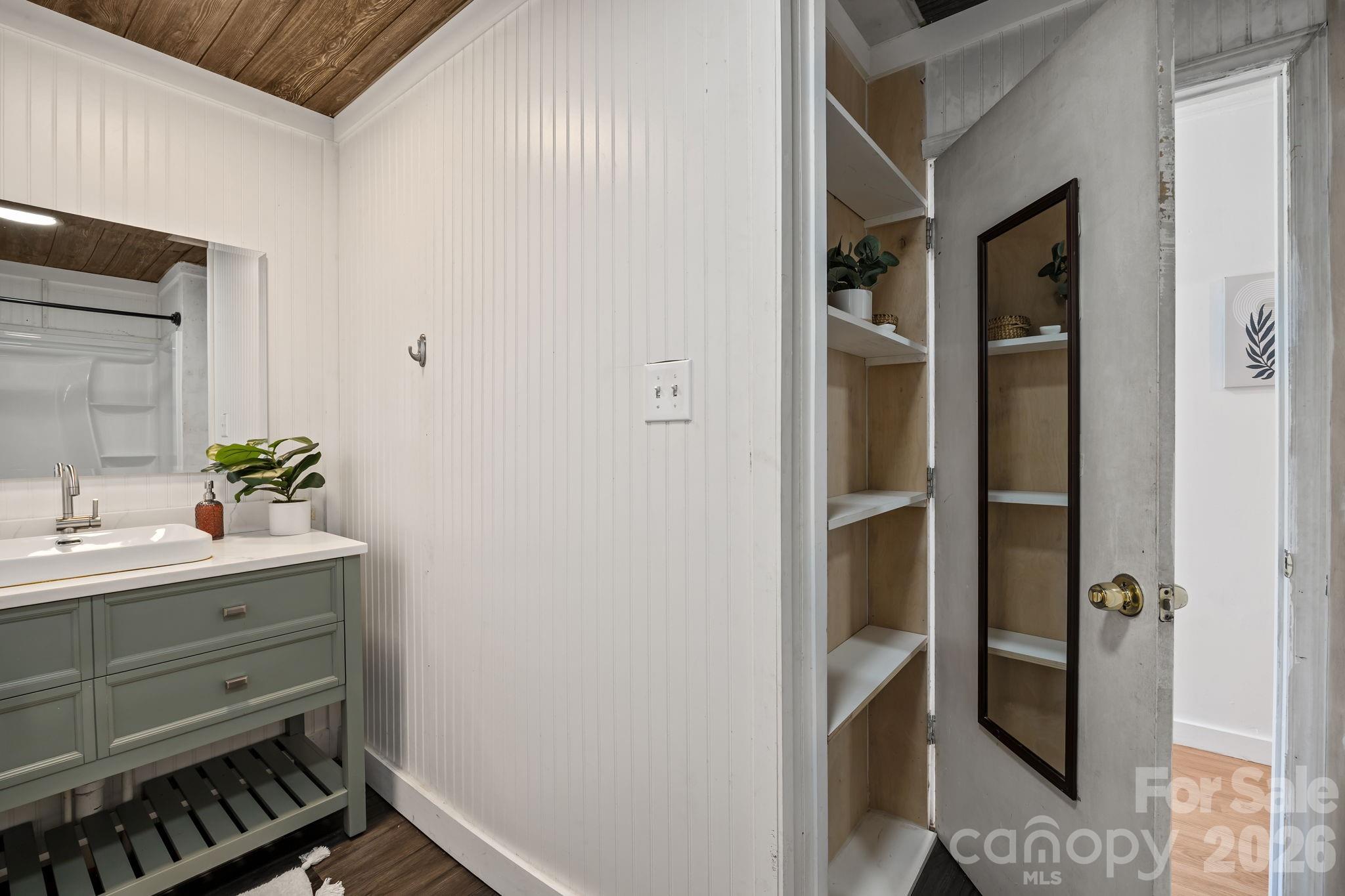 11 Log Cabin Trail — Candler
