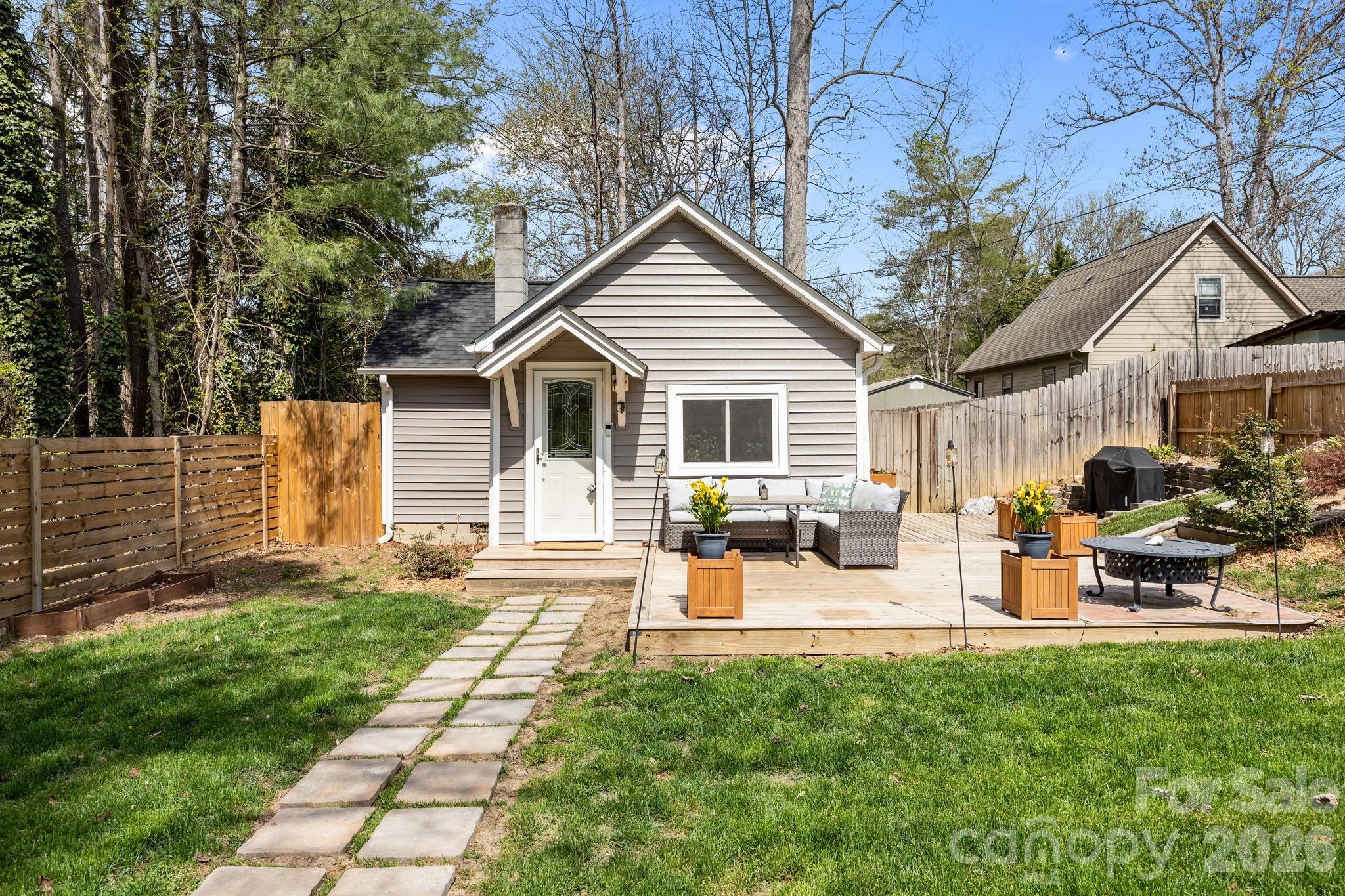 11 Log Cabin Trail — Candler
