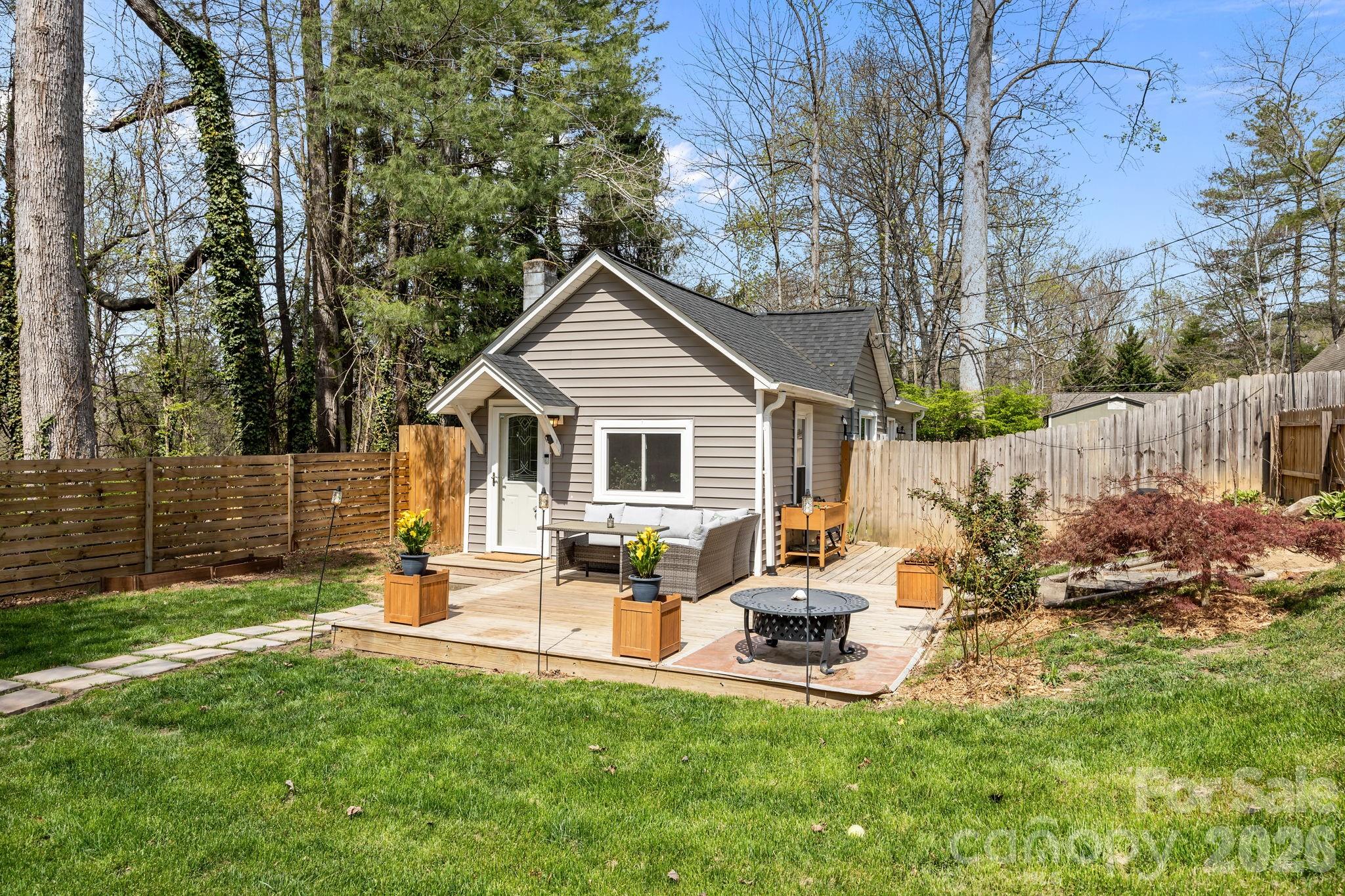 11 Log Cabin Trail — Candler