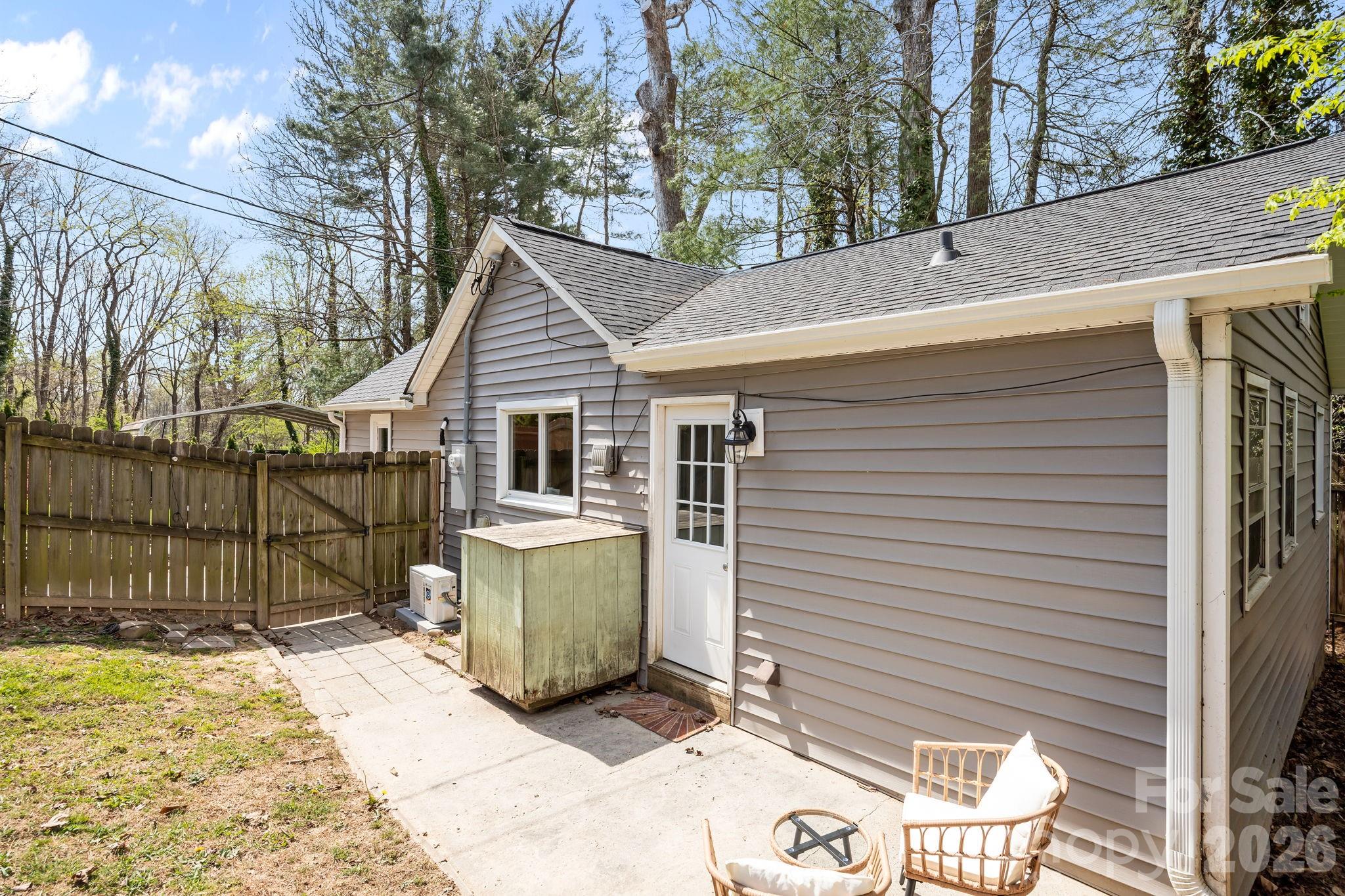 11 Log Cabin Trail — Candler