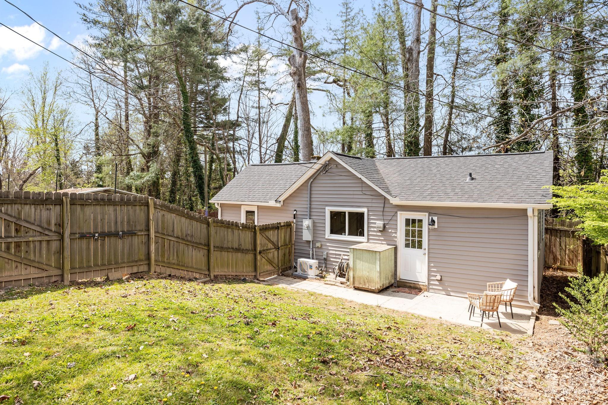 11 Log Cabin Trail — Candler