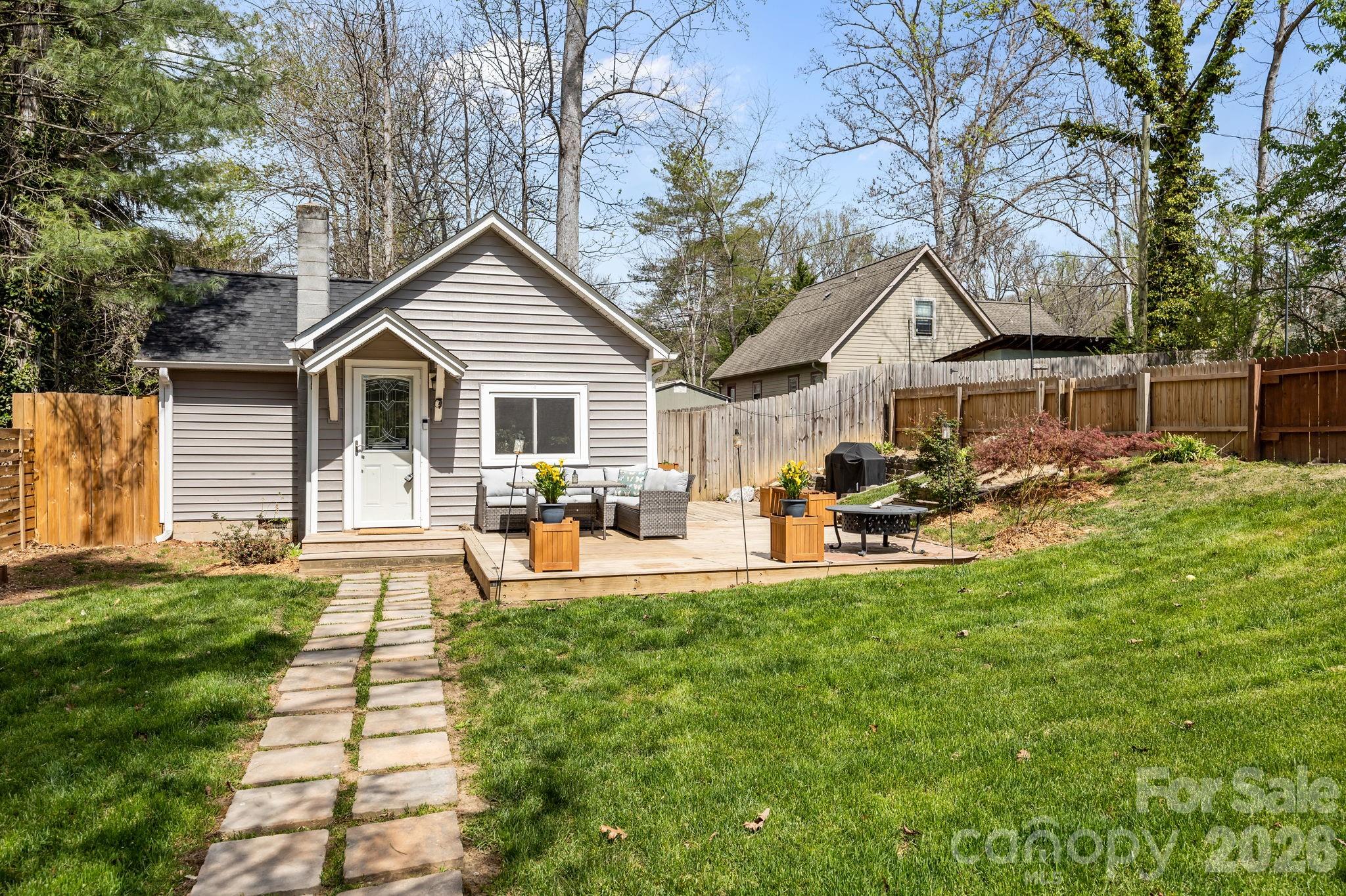 11 Log Cabin Trail — Candler