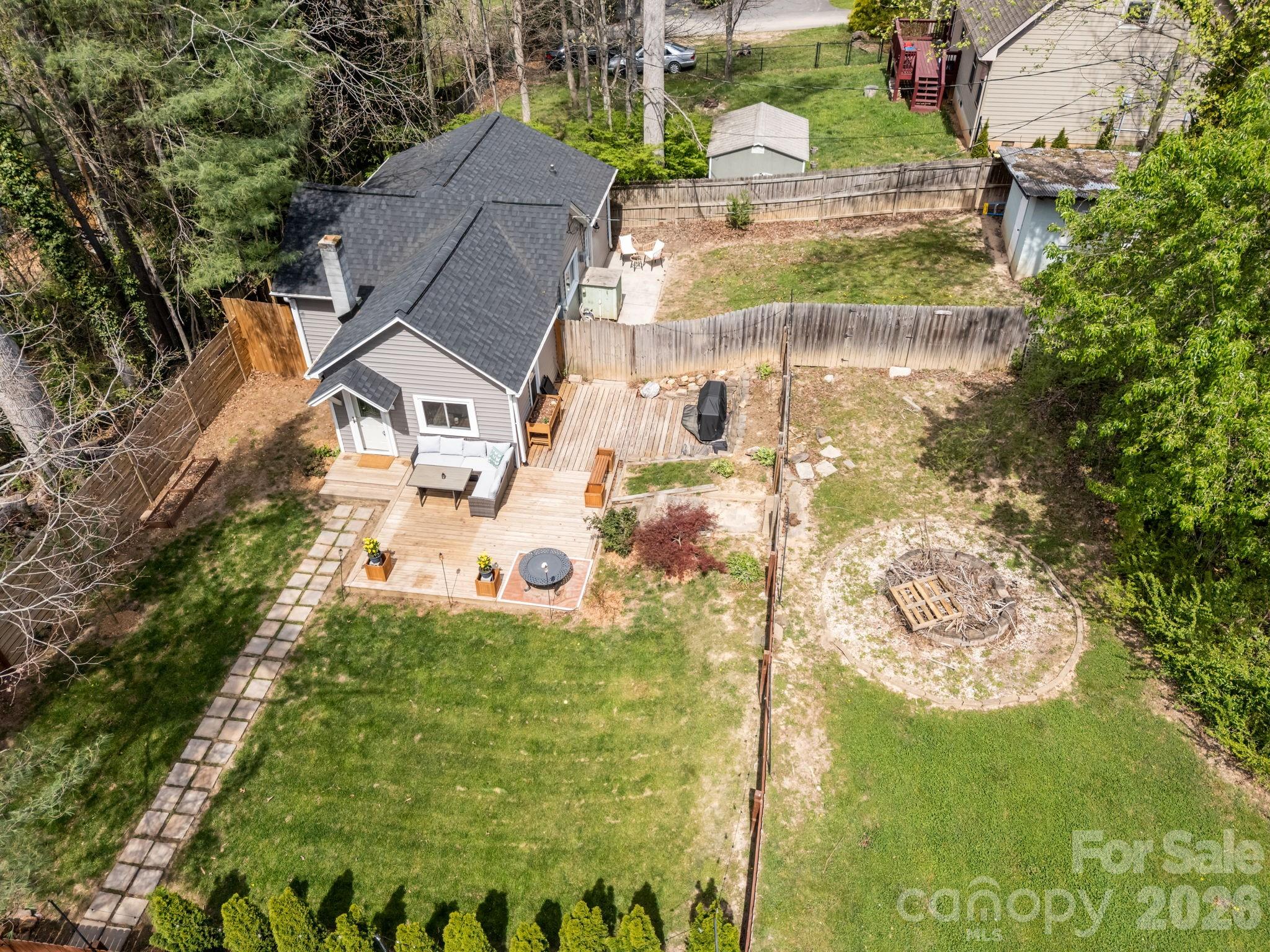 11 Log Cabin Trail — Candler