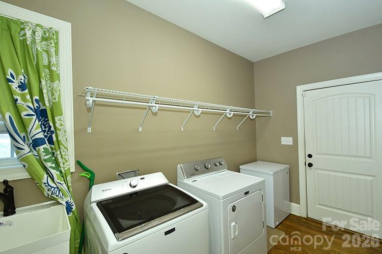 3020 Archer Way Drive — Iron Station