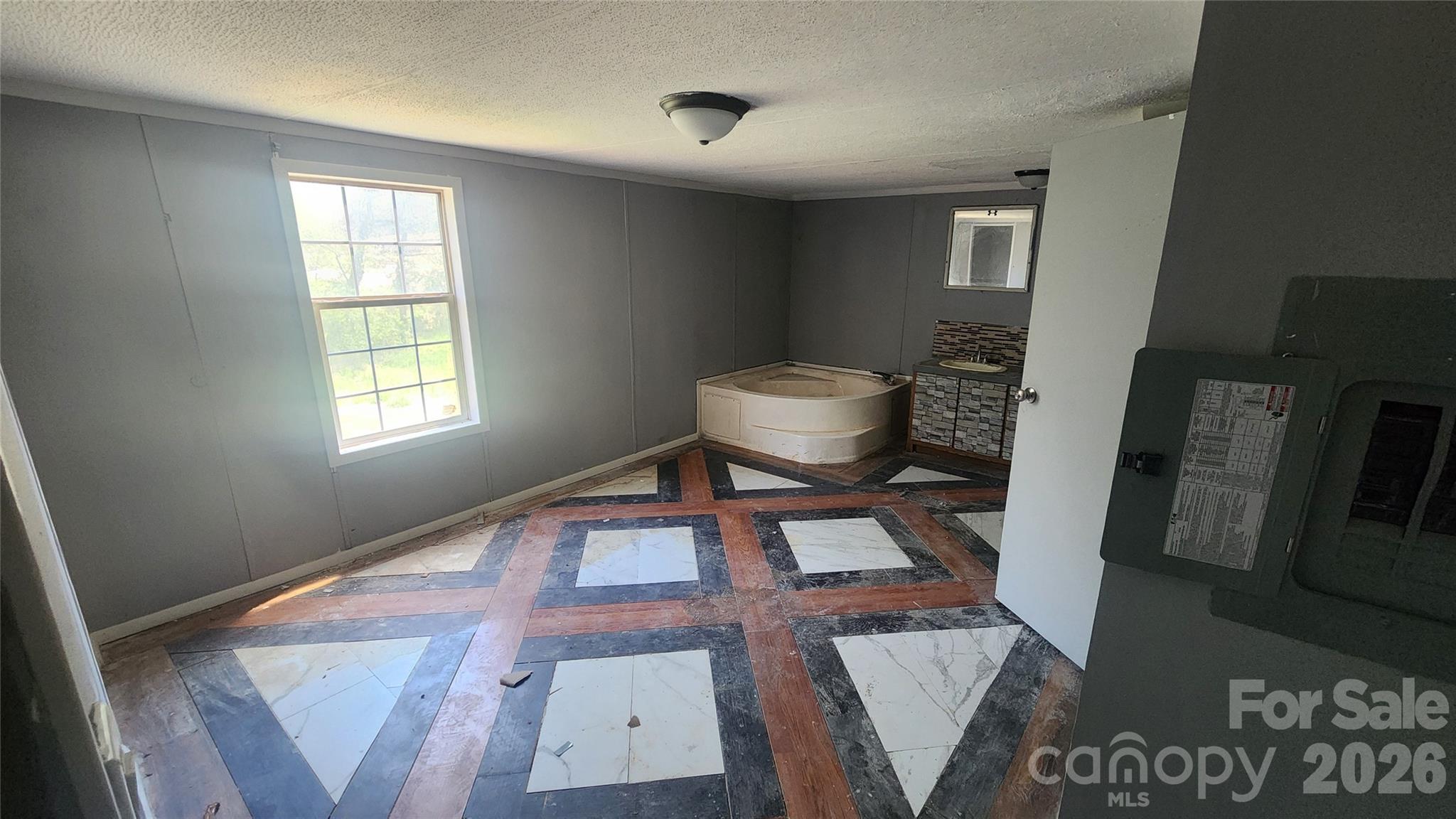 802 W 15th Street — Newton