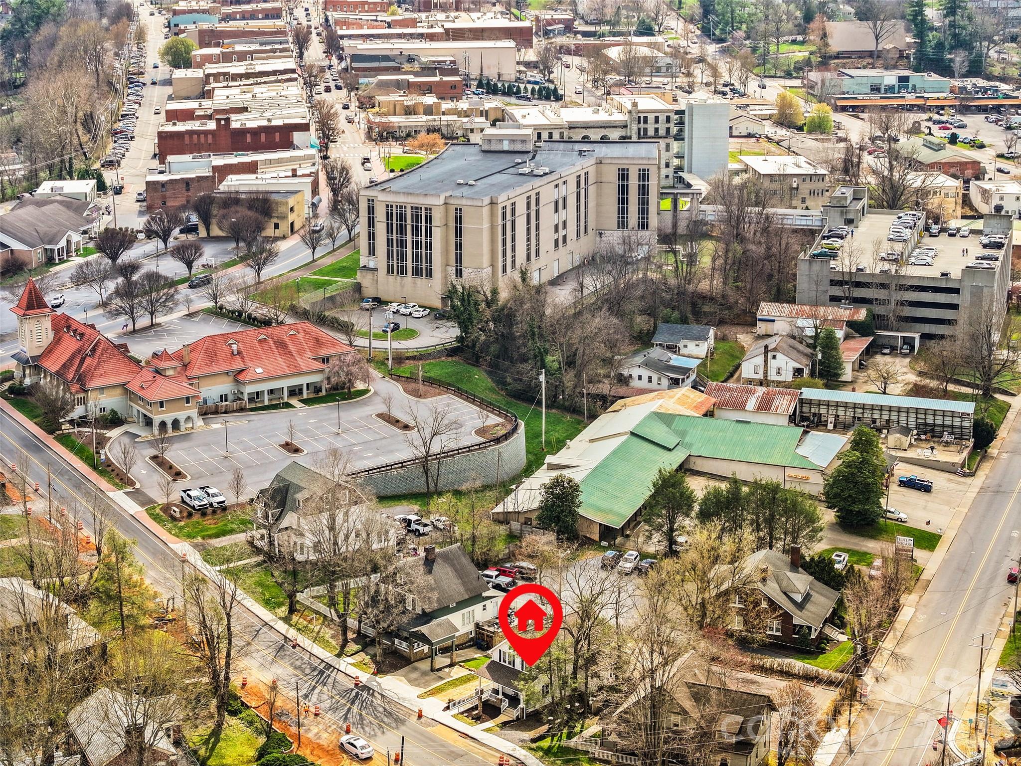 89 Walnut Street — Waynesville