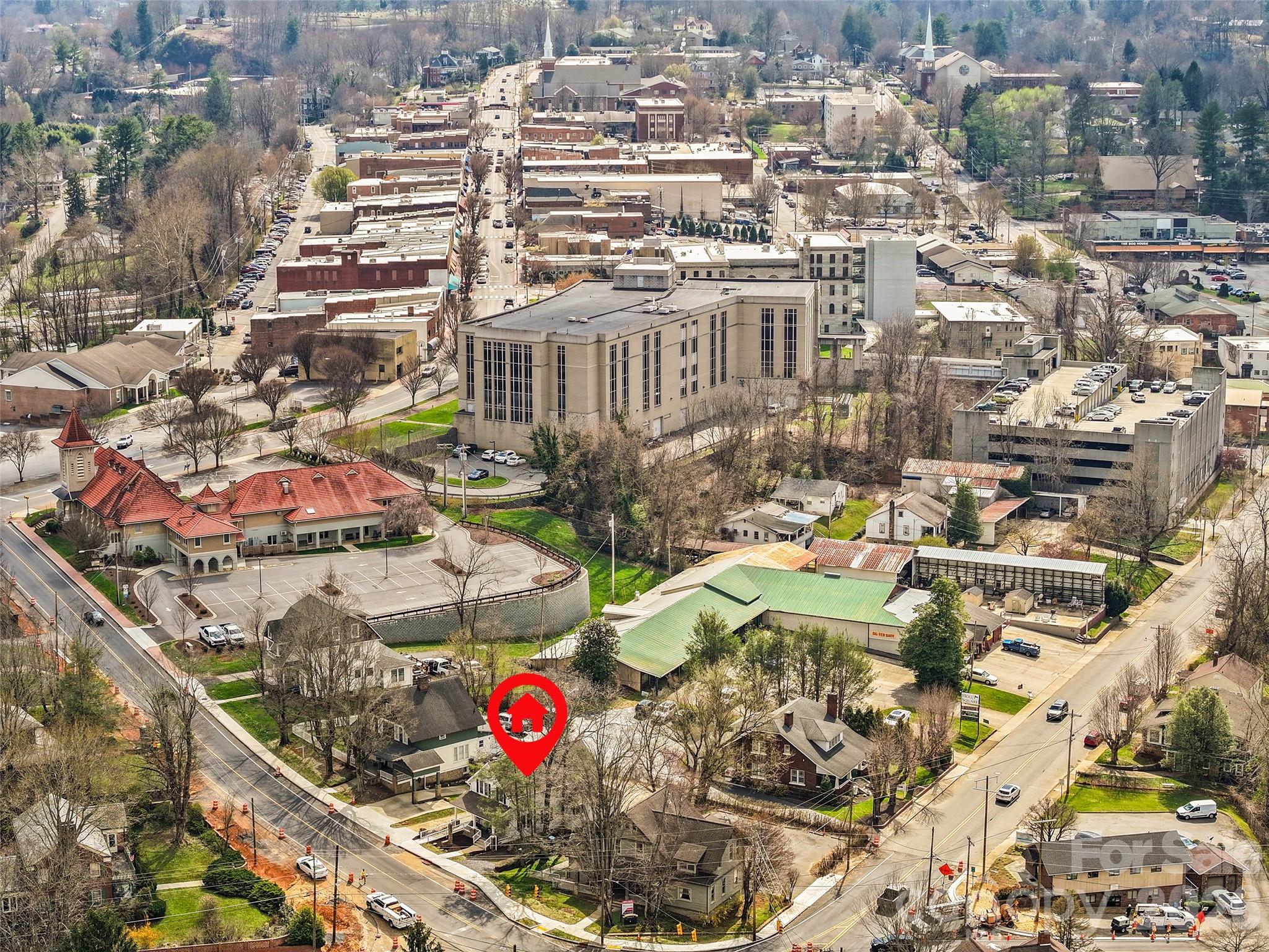 89 Walnut Street — Waynesville