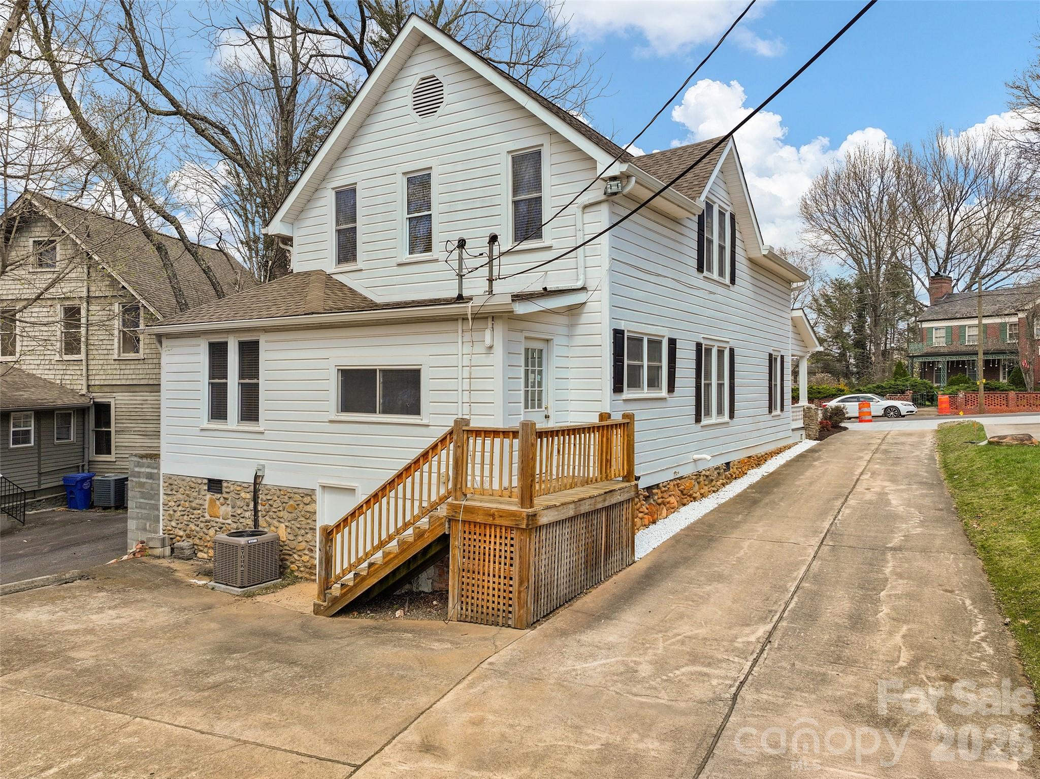 89 Walnut Street — Waynesville