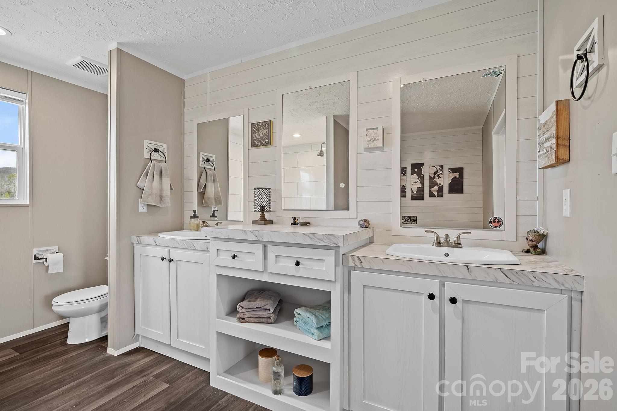 59 Alberto Way — Hendersonville