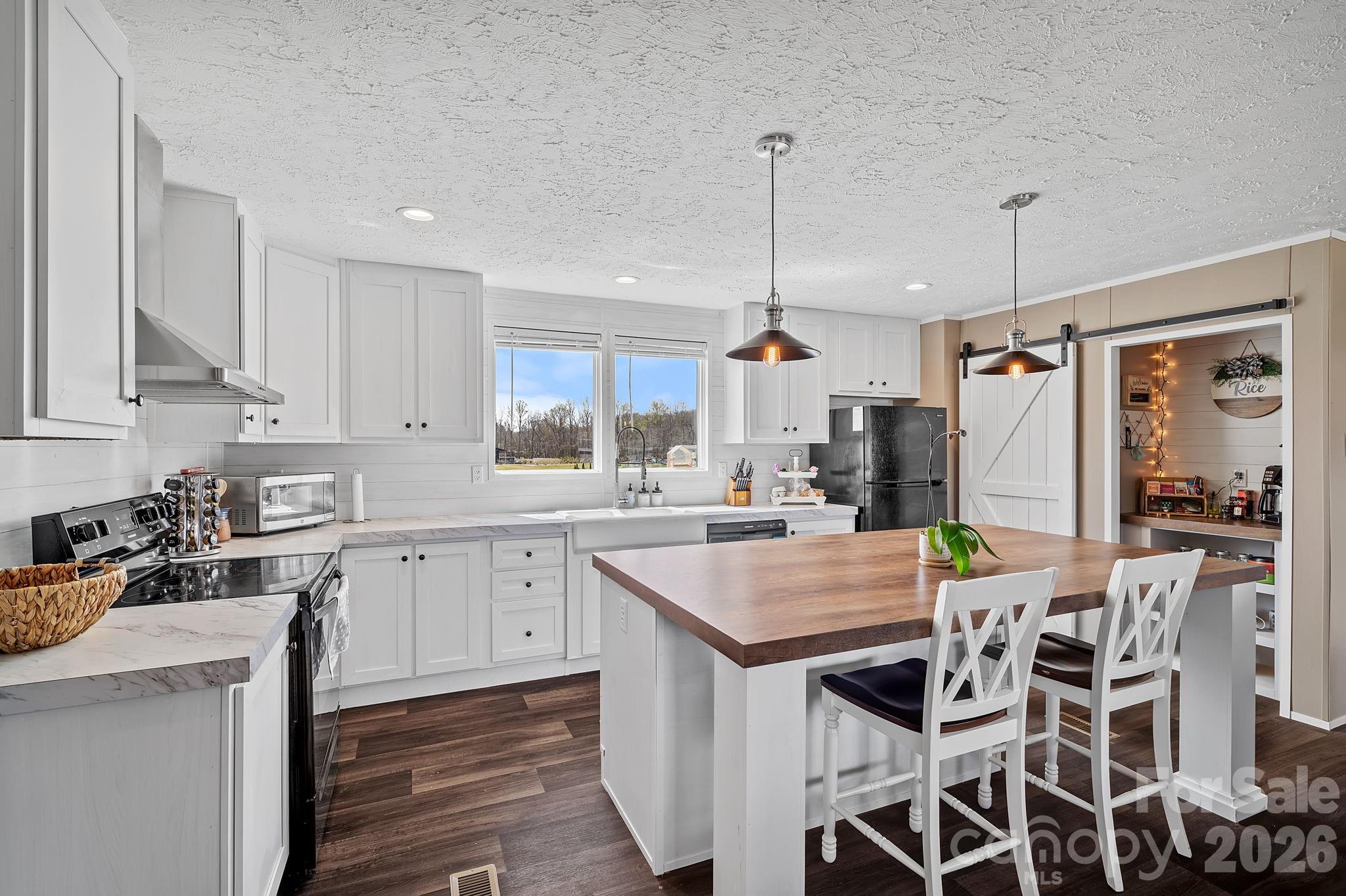 59 Alberto Way — Hendersonville