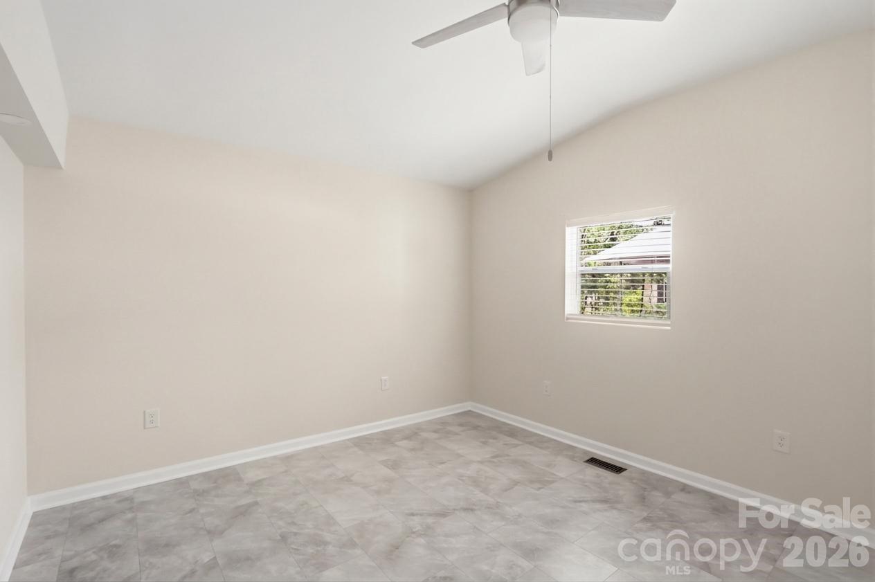 605 Ridgewood Court — Mount Holly