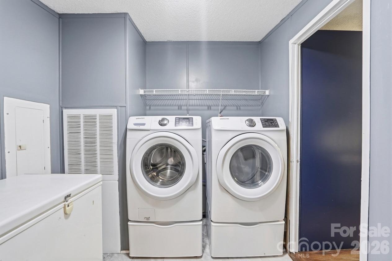 605 Ridgewood Court — Mount Holly
