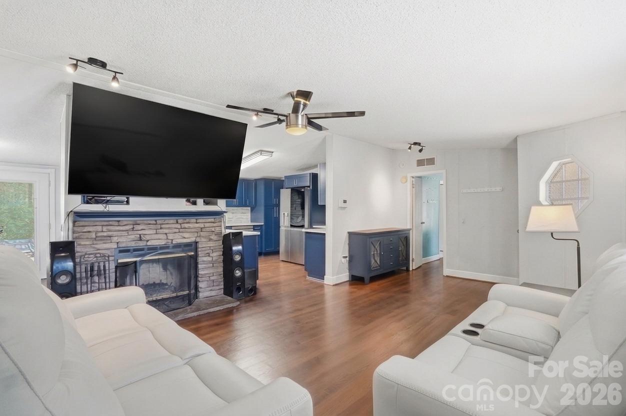 605 Ridgewood Court — Mount Holly