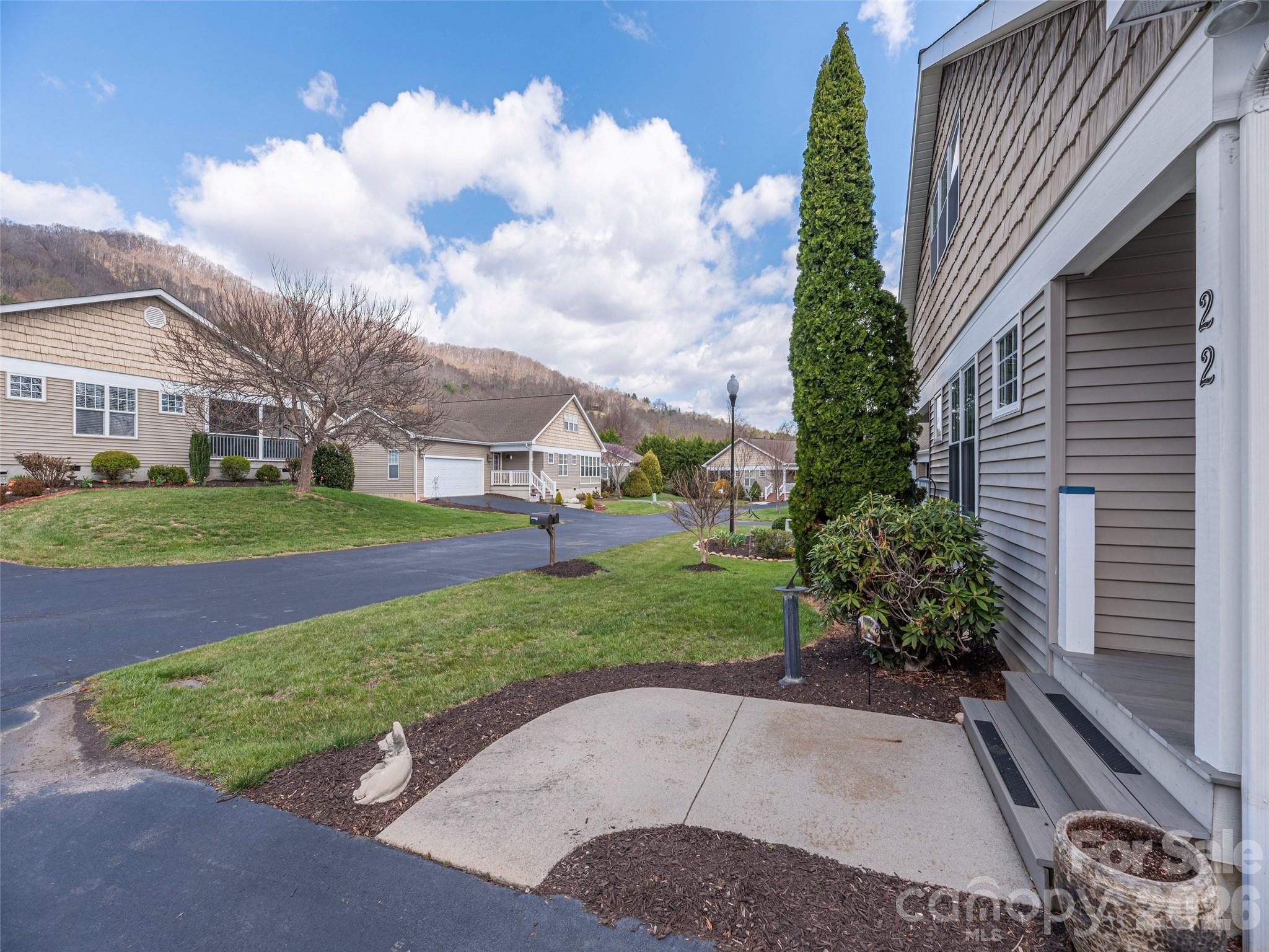 22 Cottage Loop — Waynesville