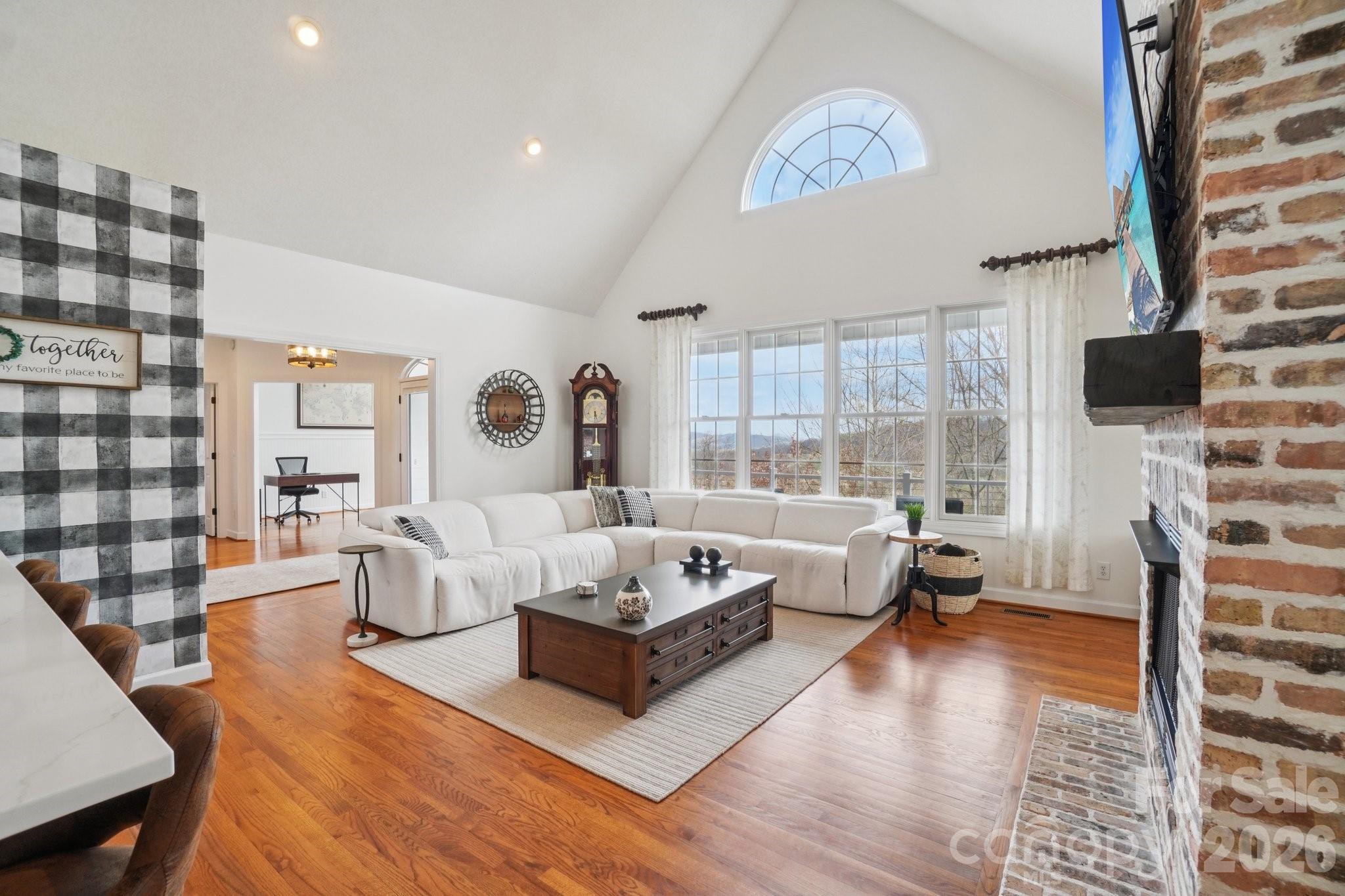 1409 Woodsong Drive — Hendersonville