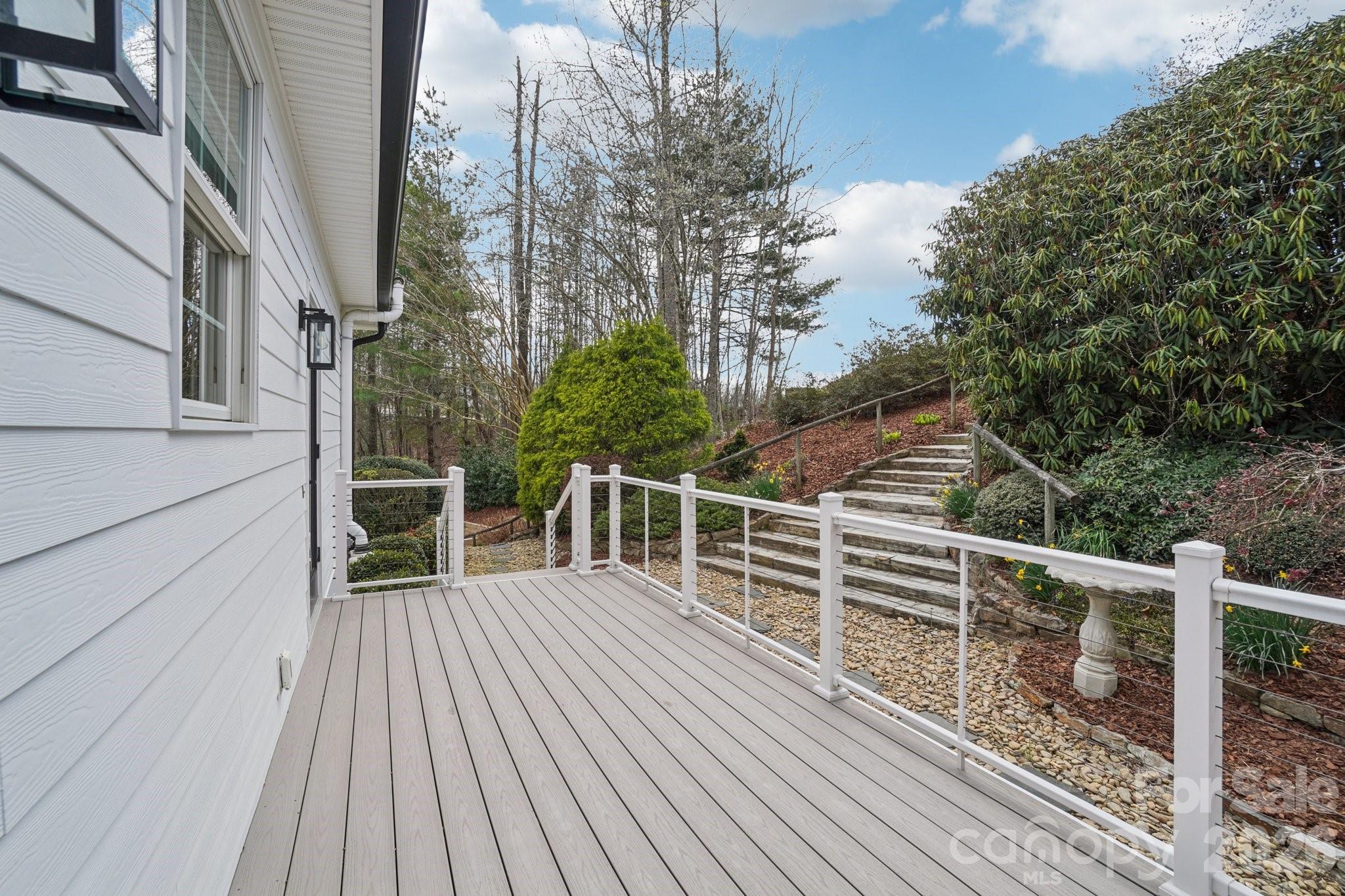 1409 Woodsong Drive — Hendersonville