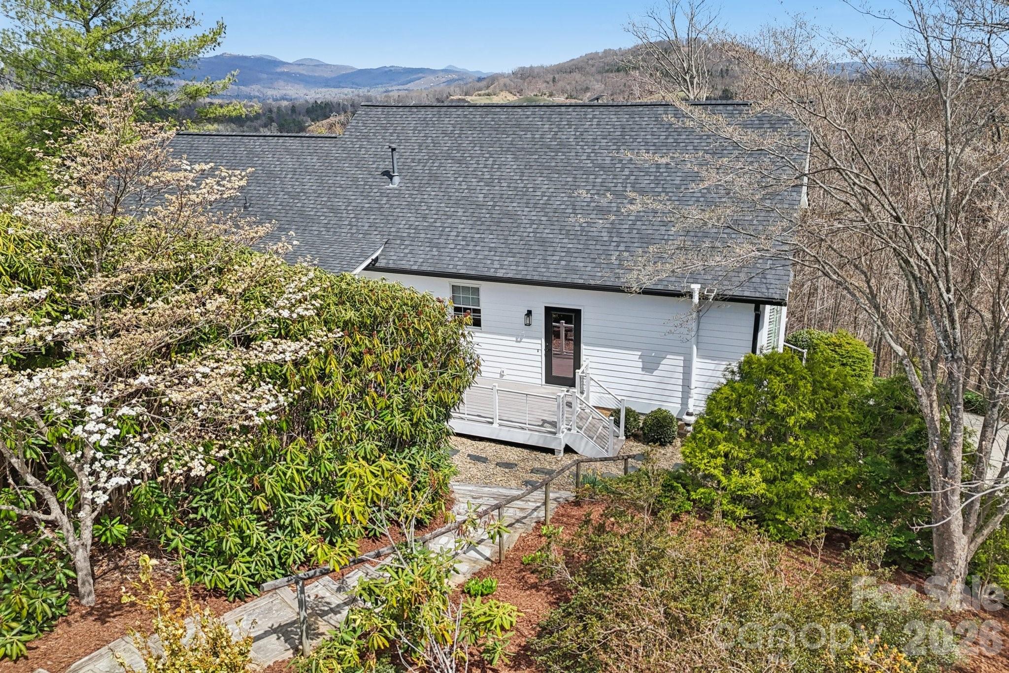 1409 Woodsong Drive — Hendersonville