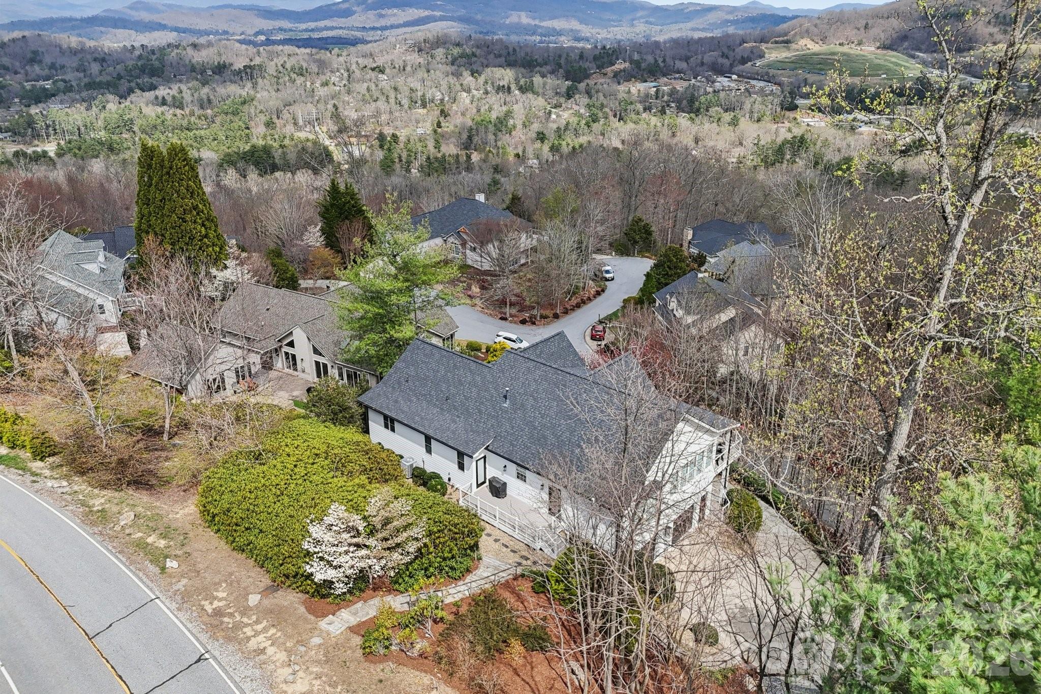 1409 Woodsong Drive — Hendersonville