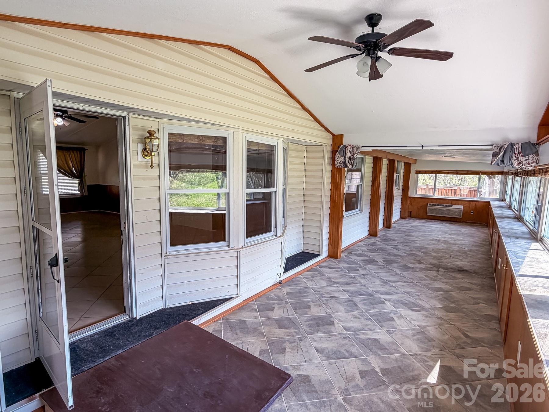 2746 Orangewood Lane — Newton