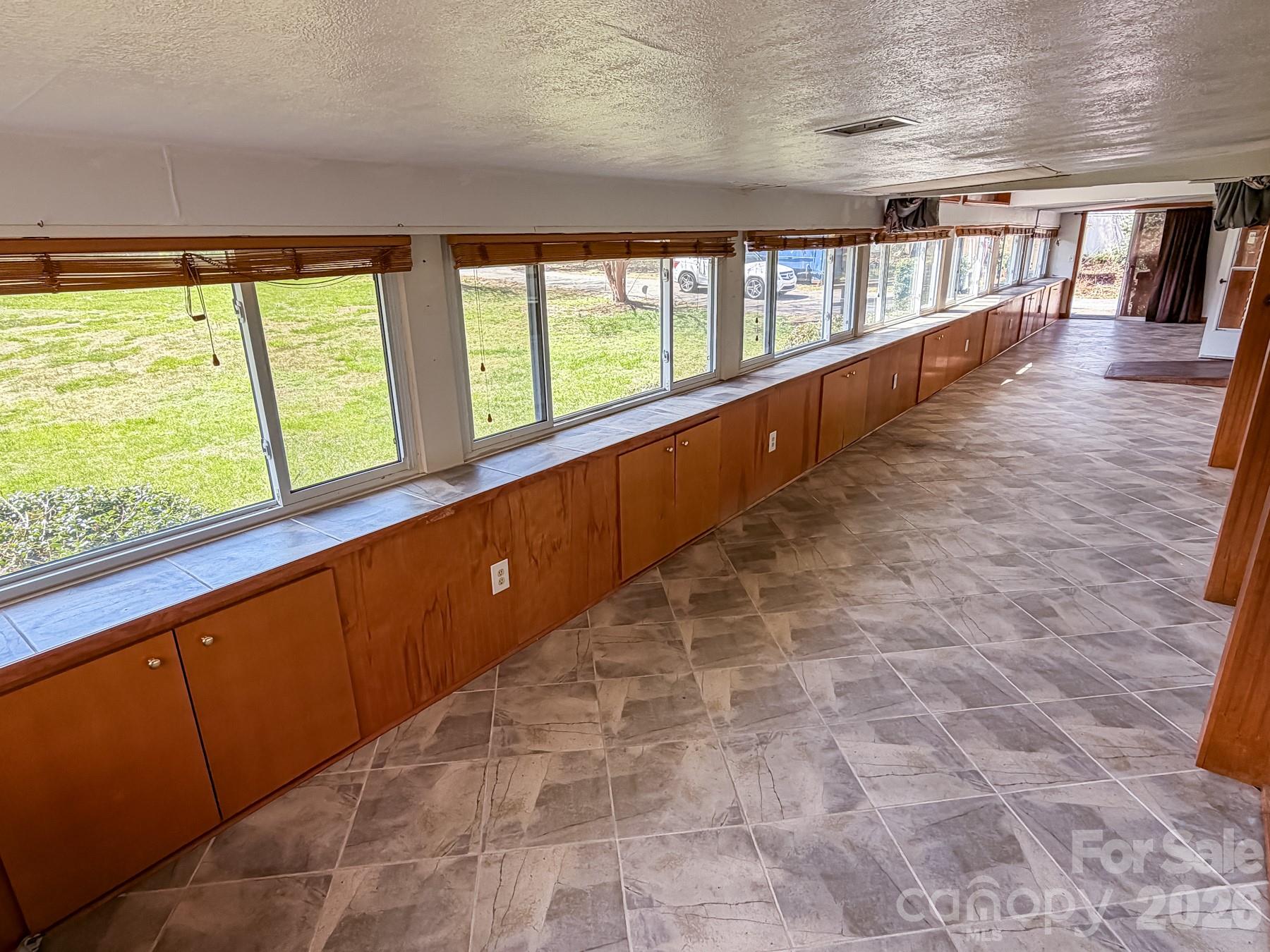 2746 Orangewood Lane — Newton