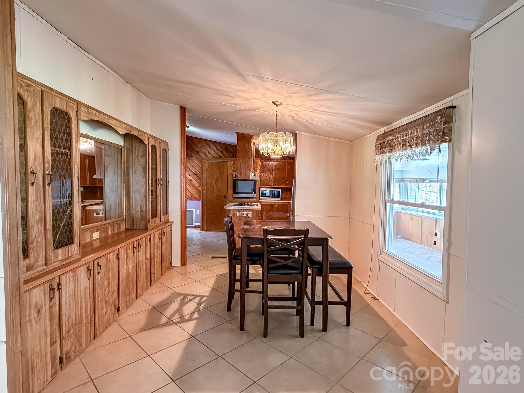 2746 Orangewood Lane — Newton