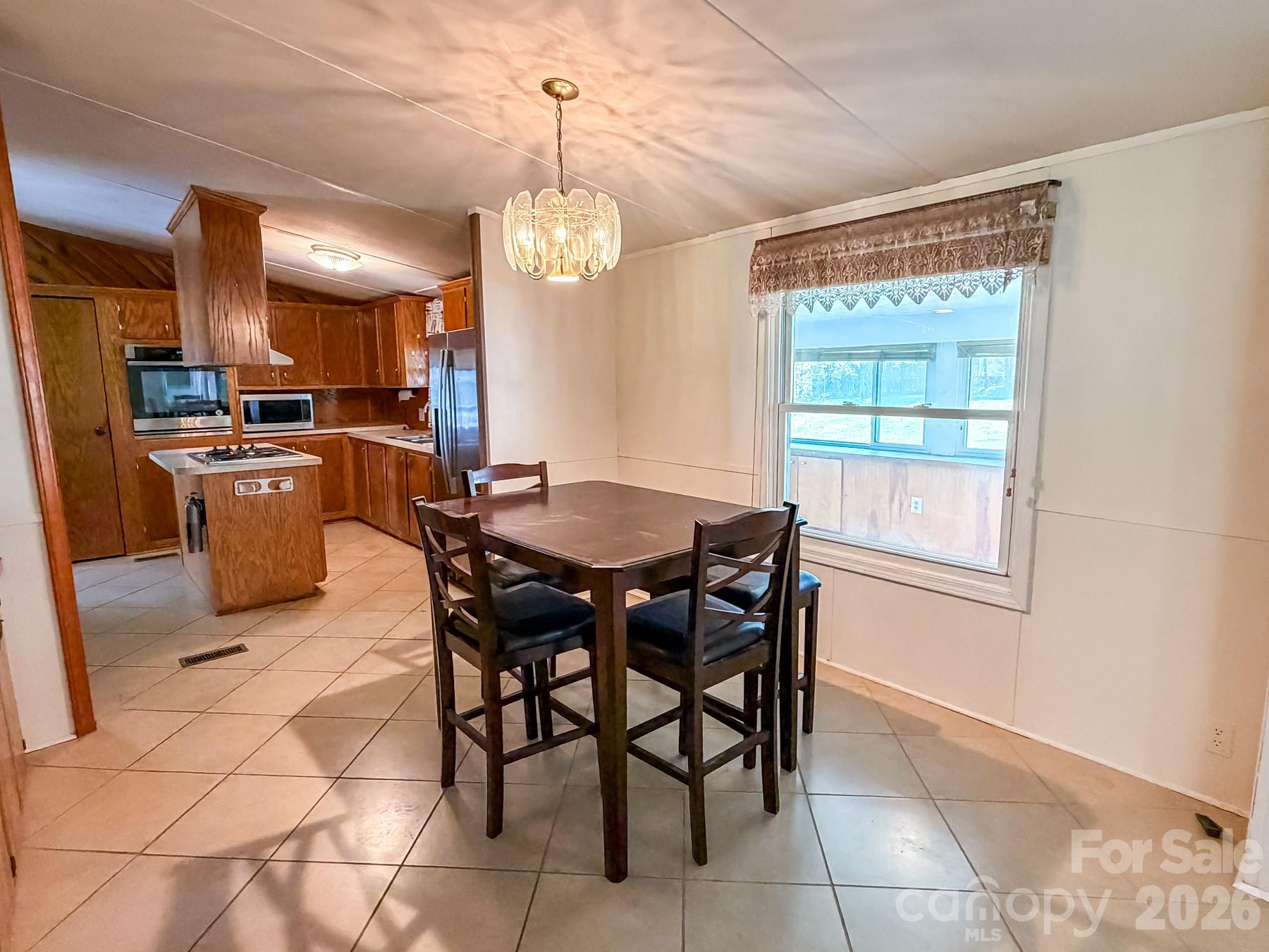 2746 Orangewood Lane — Newton