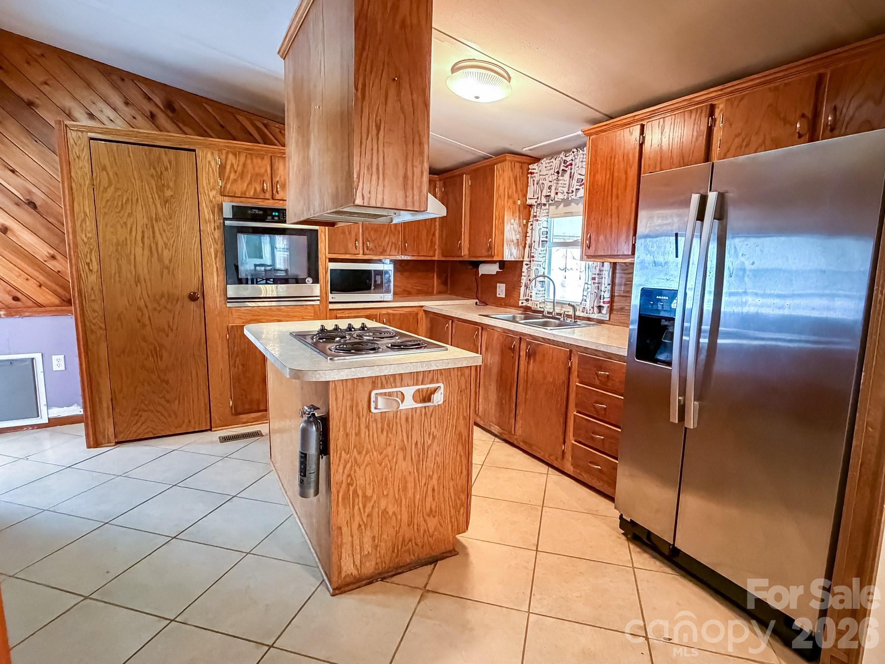 2746 Orangewood Lane — Newton