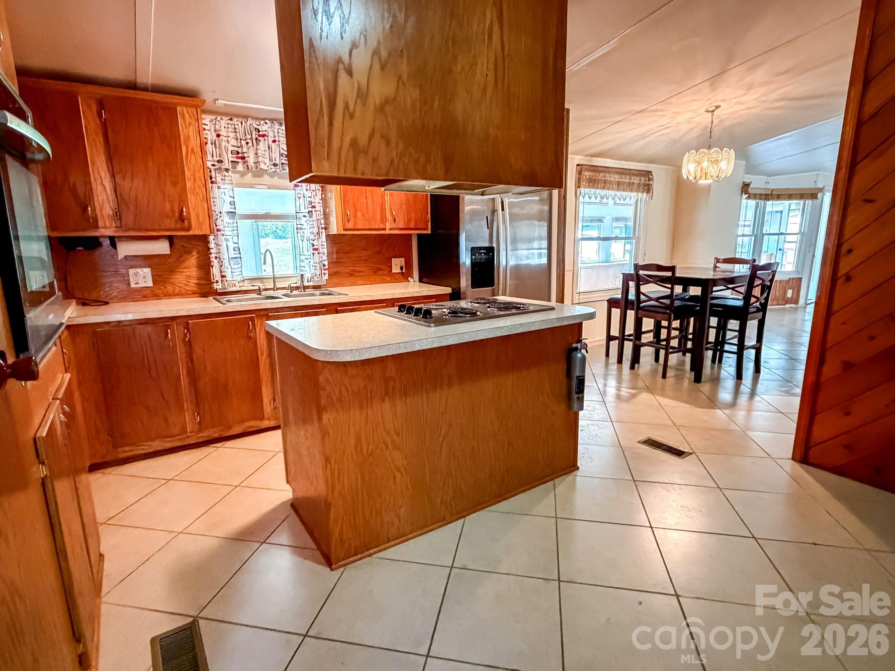 2746 Orangewood Lane — Newton