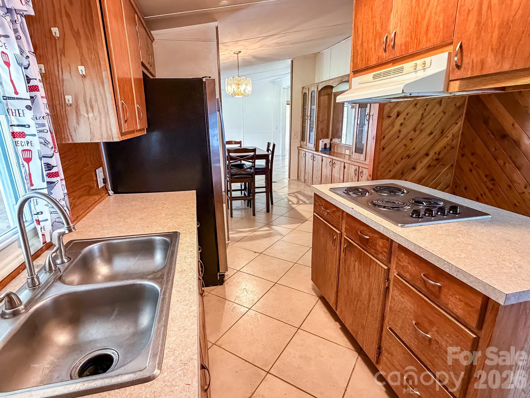 2746 Orangewood Lane — Newton