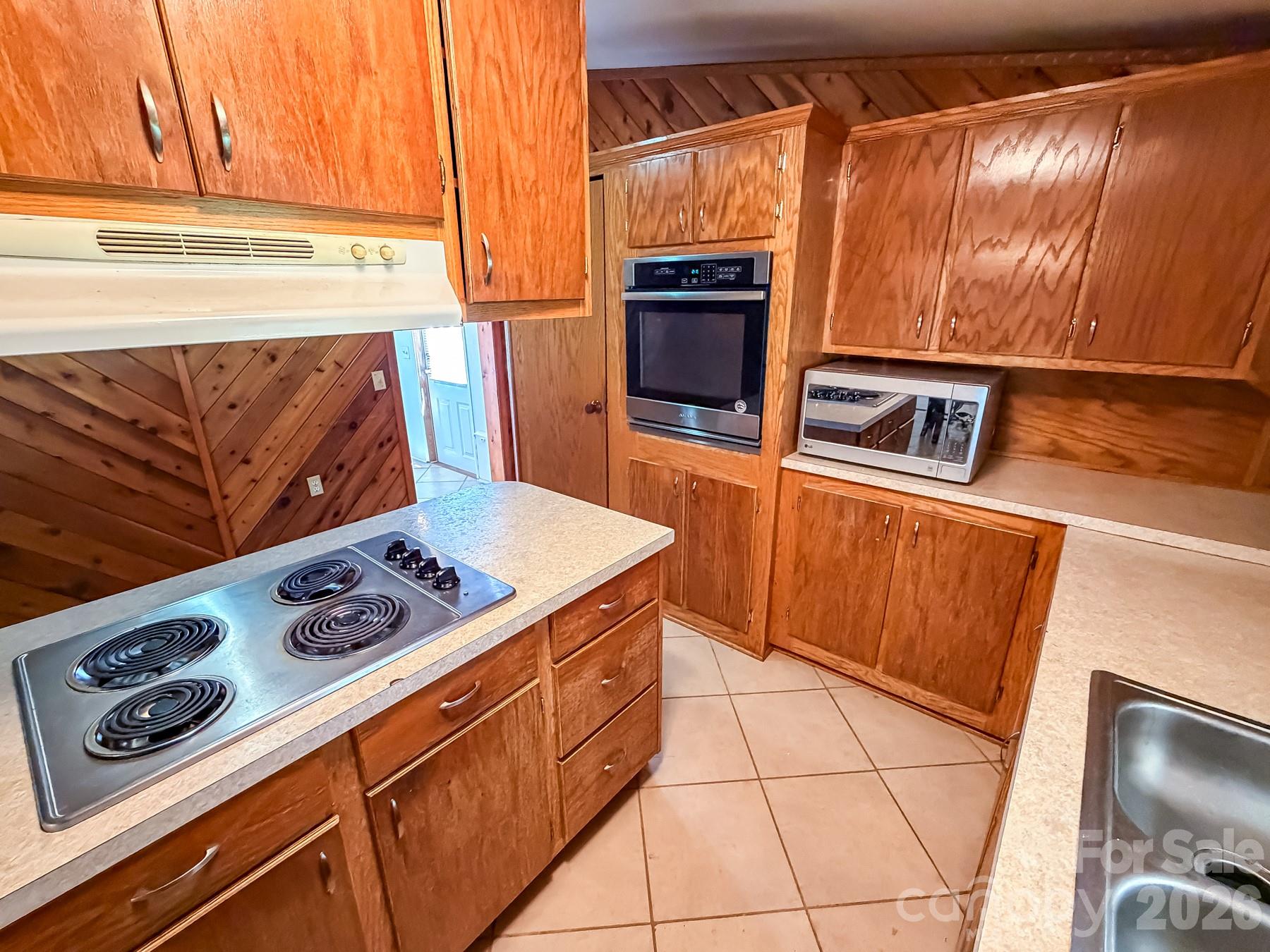 2746 Orangewood Lane — Newton