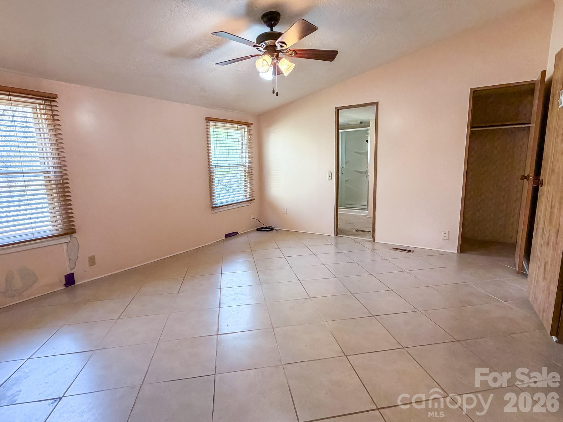 2746 Orangewood Lane — Newton