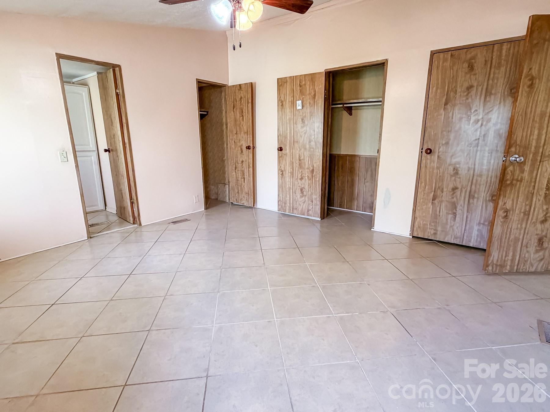 2746 Orangewood Lane — Newton