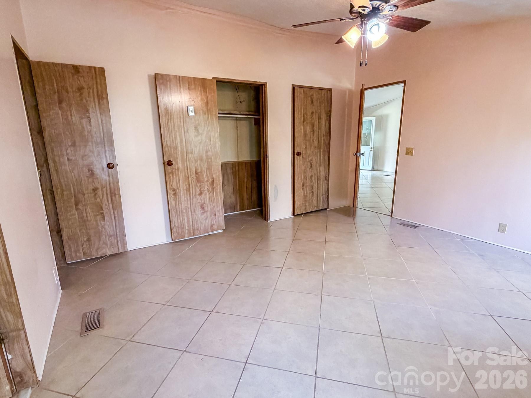 2746 Orangewood Lane — Newton