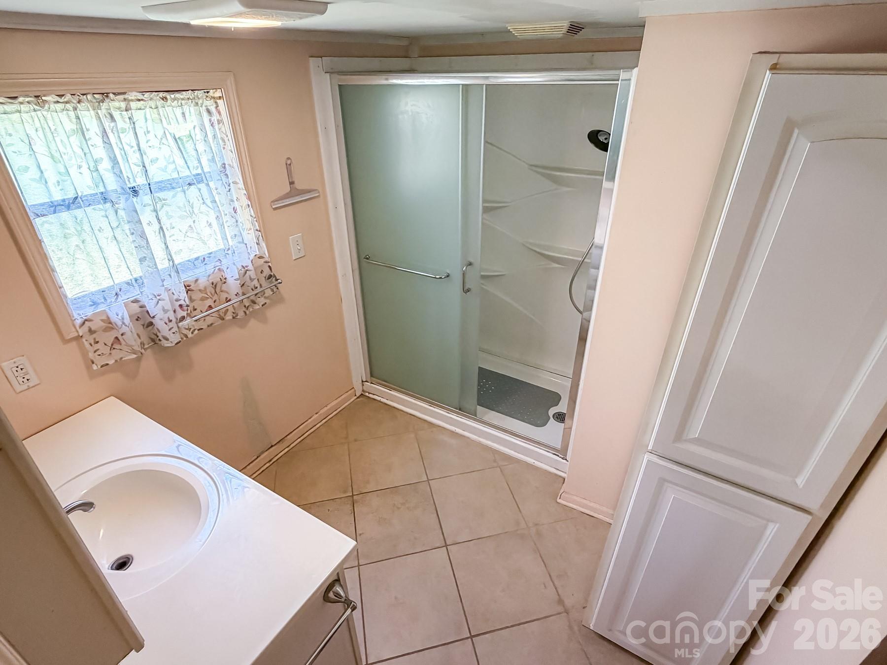 2746 Orangewood Lane — Newton